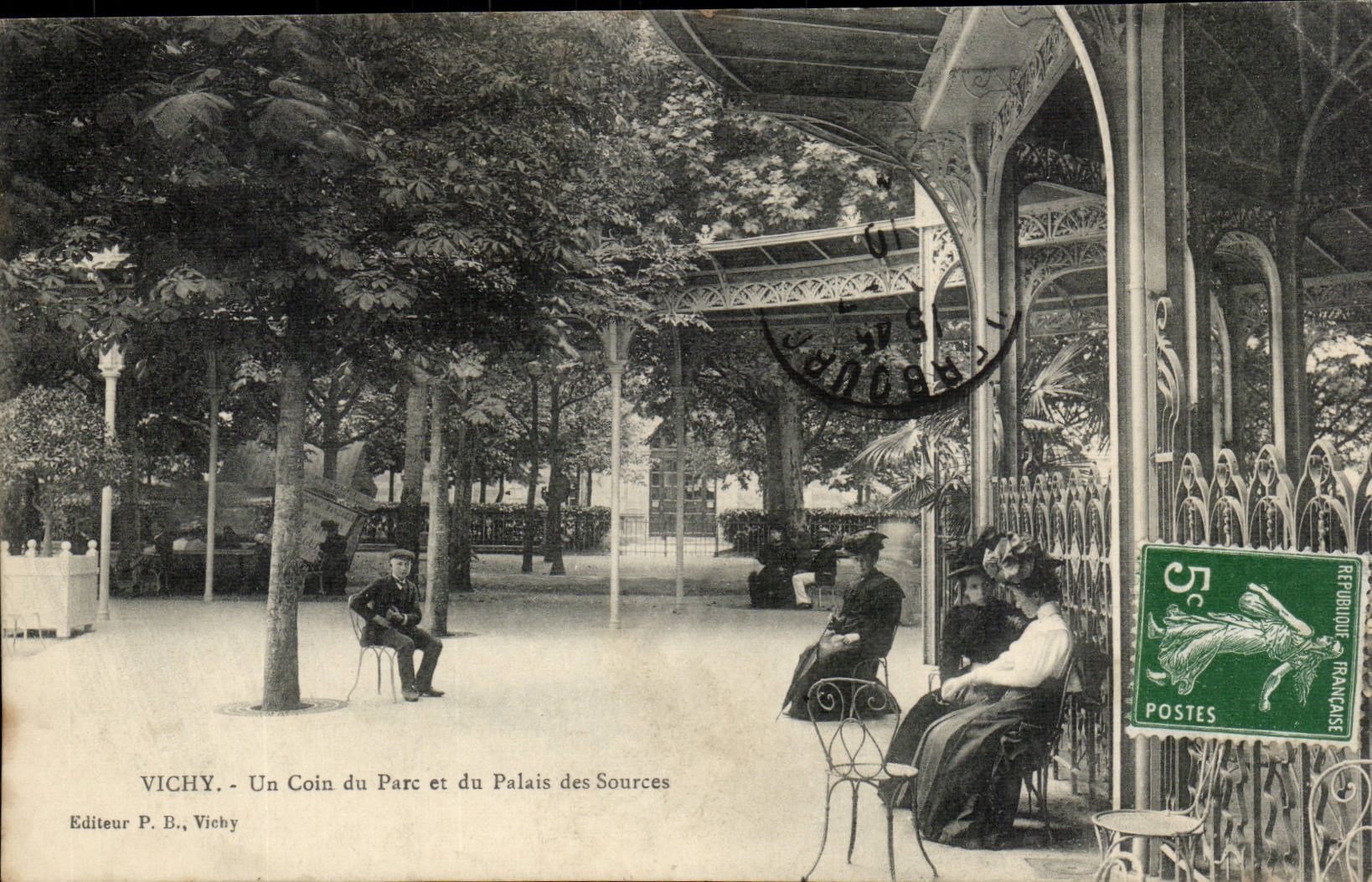 Vichy CPA a corner of the park and palate of the sources