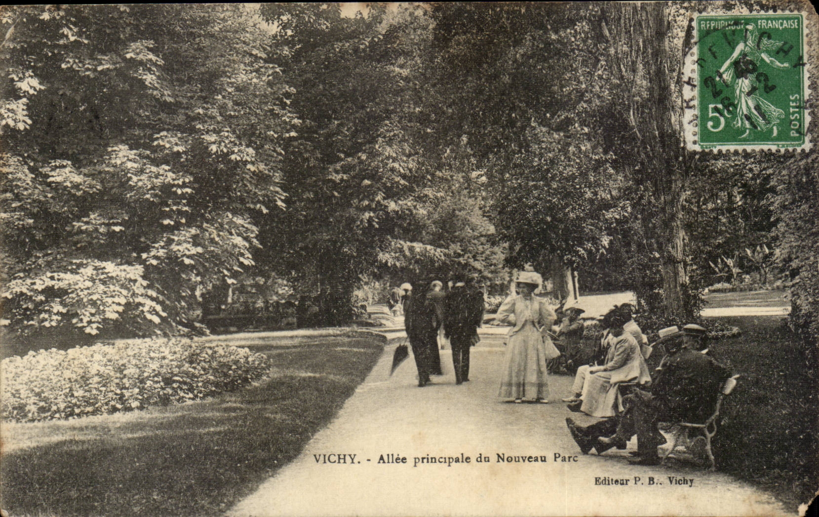 Vichy CPA Allee principal of the new park