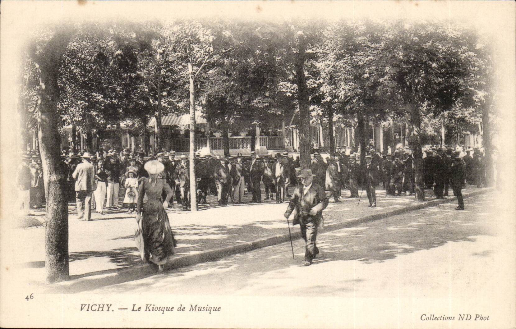 Vichy CPA the kiosk of music