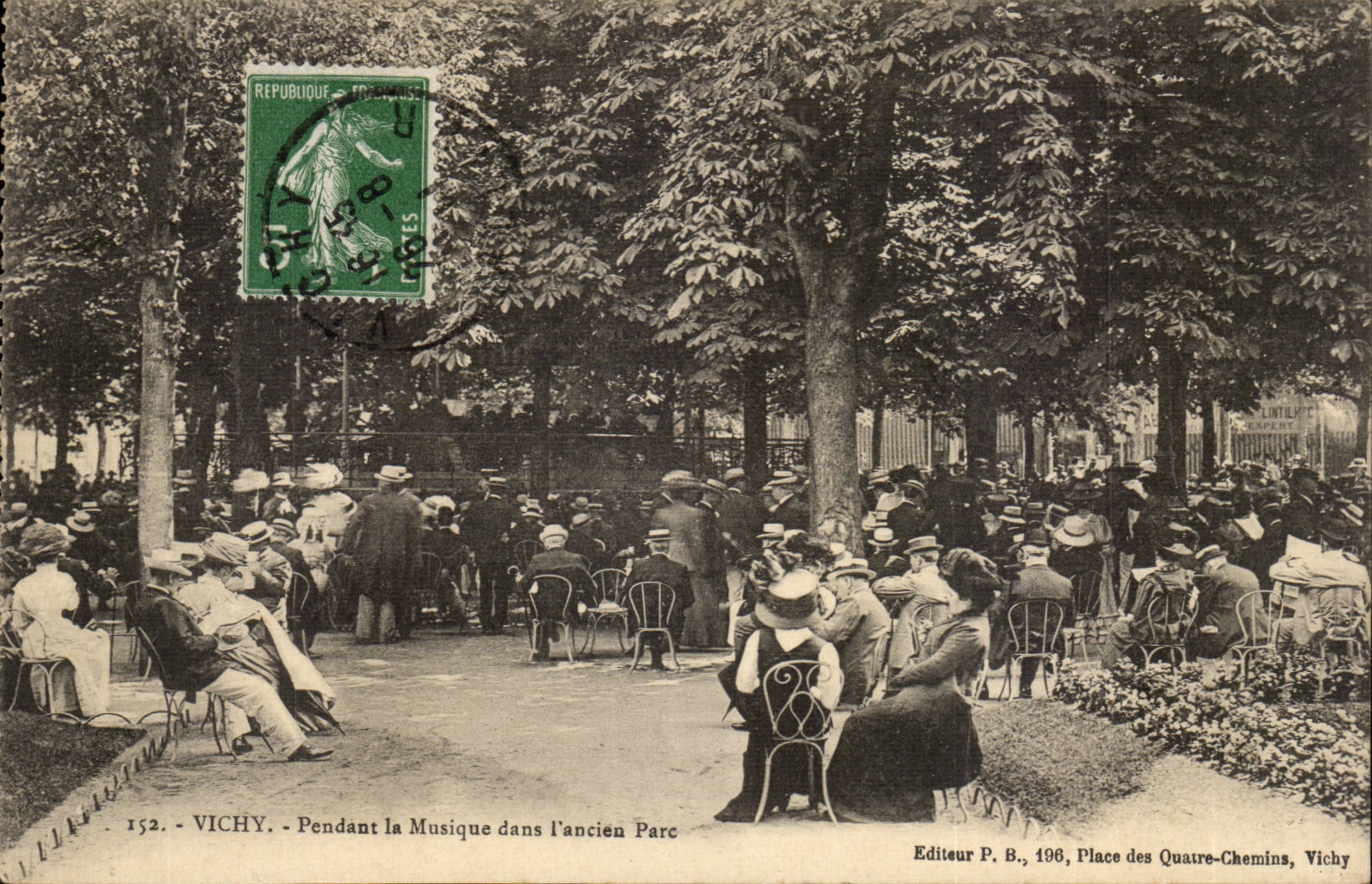 Vichy CPA During the music in the old park