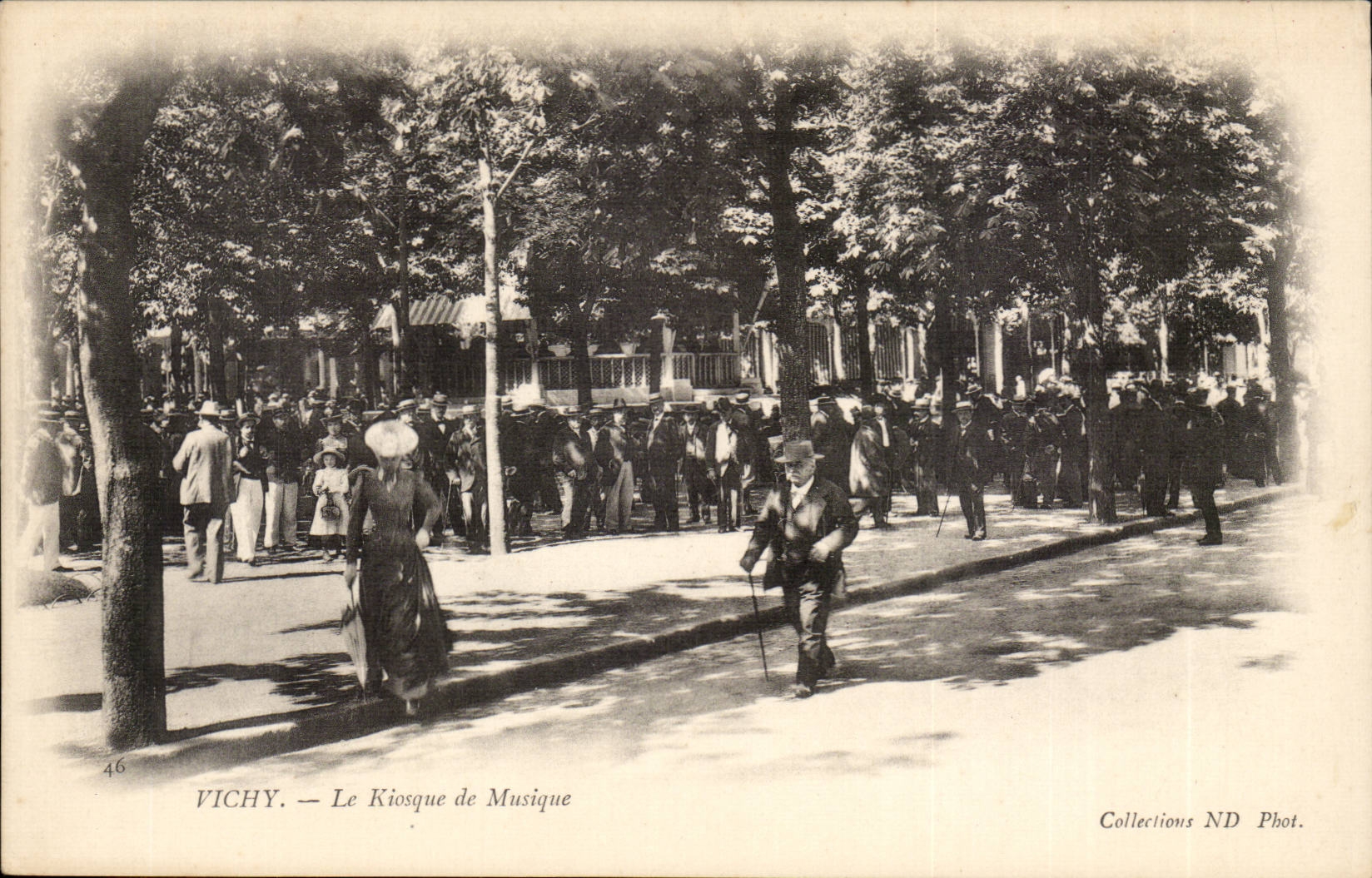 Vichy CPA the kiosk of music