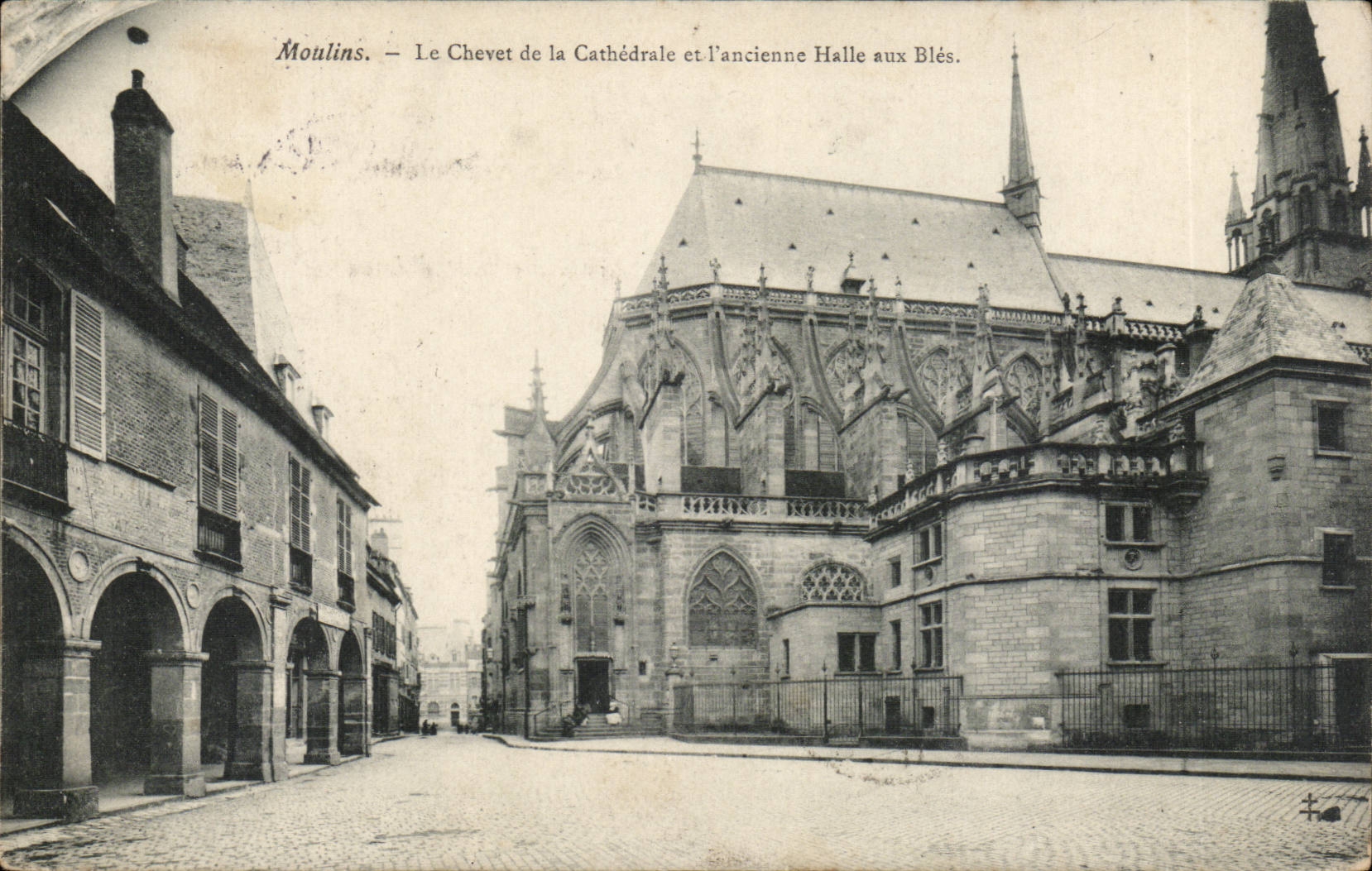 Moulins CPA the bedside of the cathedral and the old corn exchange