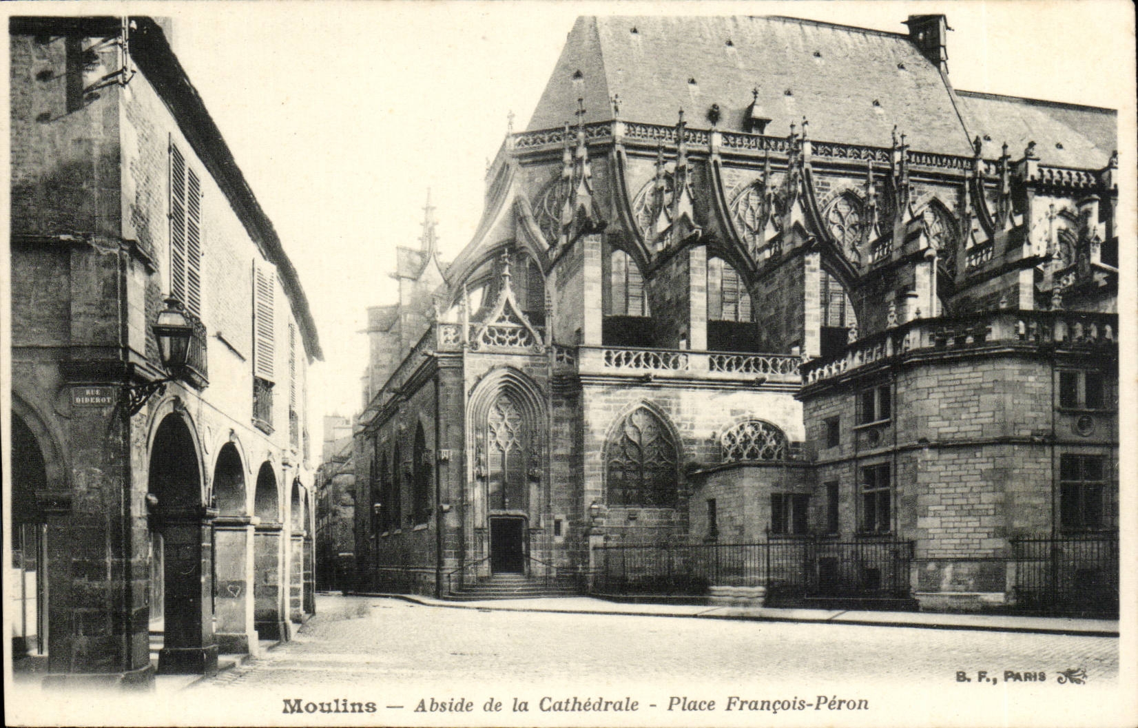 Moulins cPA Abside of the cathedral Places François Peron