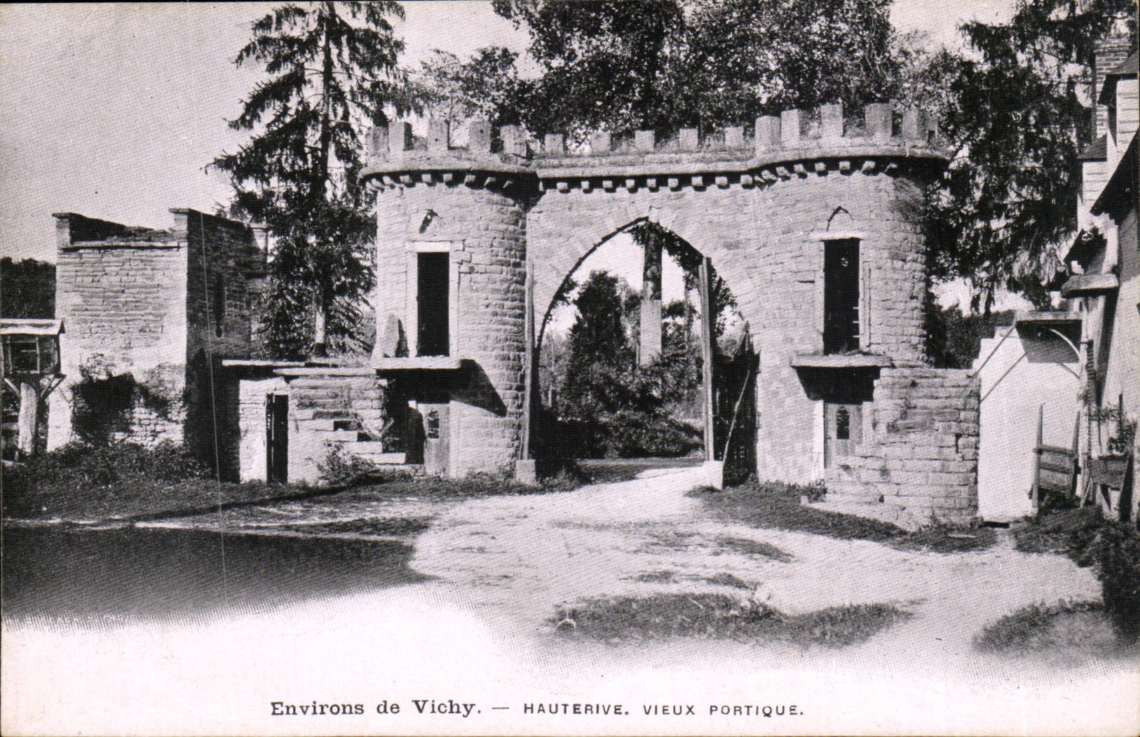 Hauterive CPA Old gantry surroundings of Vichy