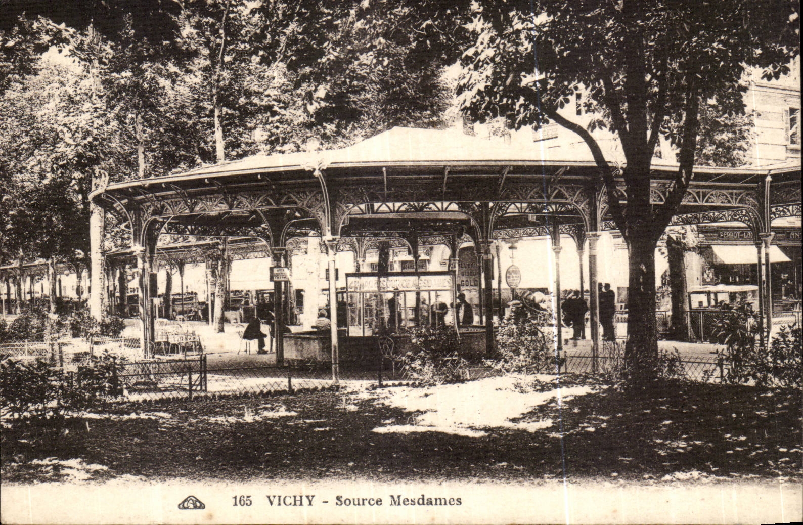 Vichy CPA Mesdames Source