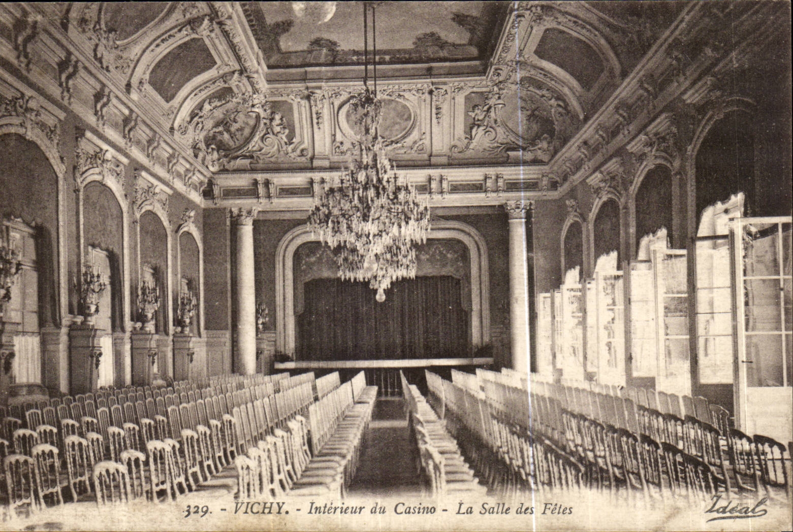 Interior Vichy CPA of the casino the village hall