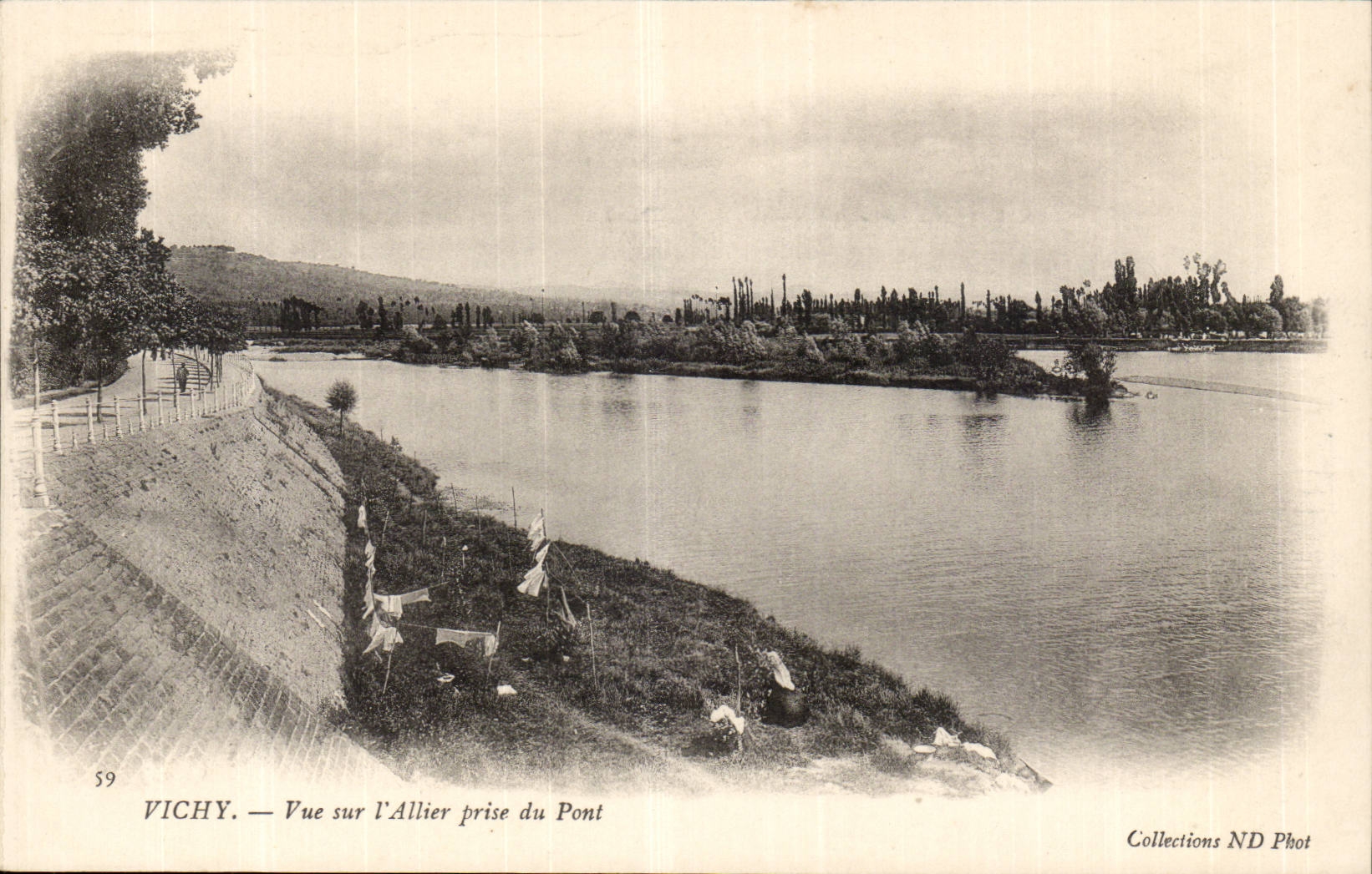 Vichy CPA Seen on Allier taken bridge