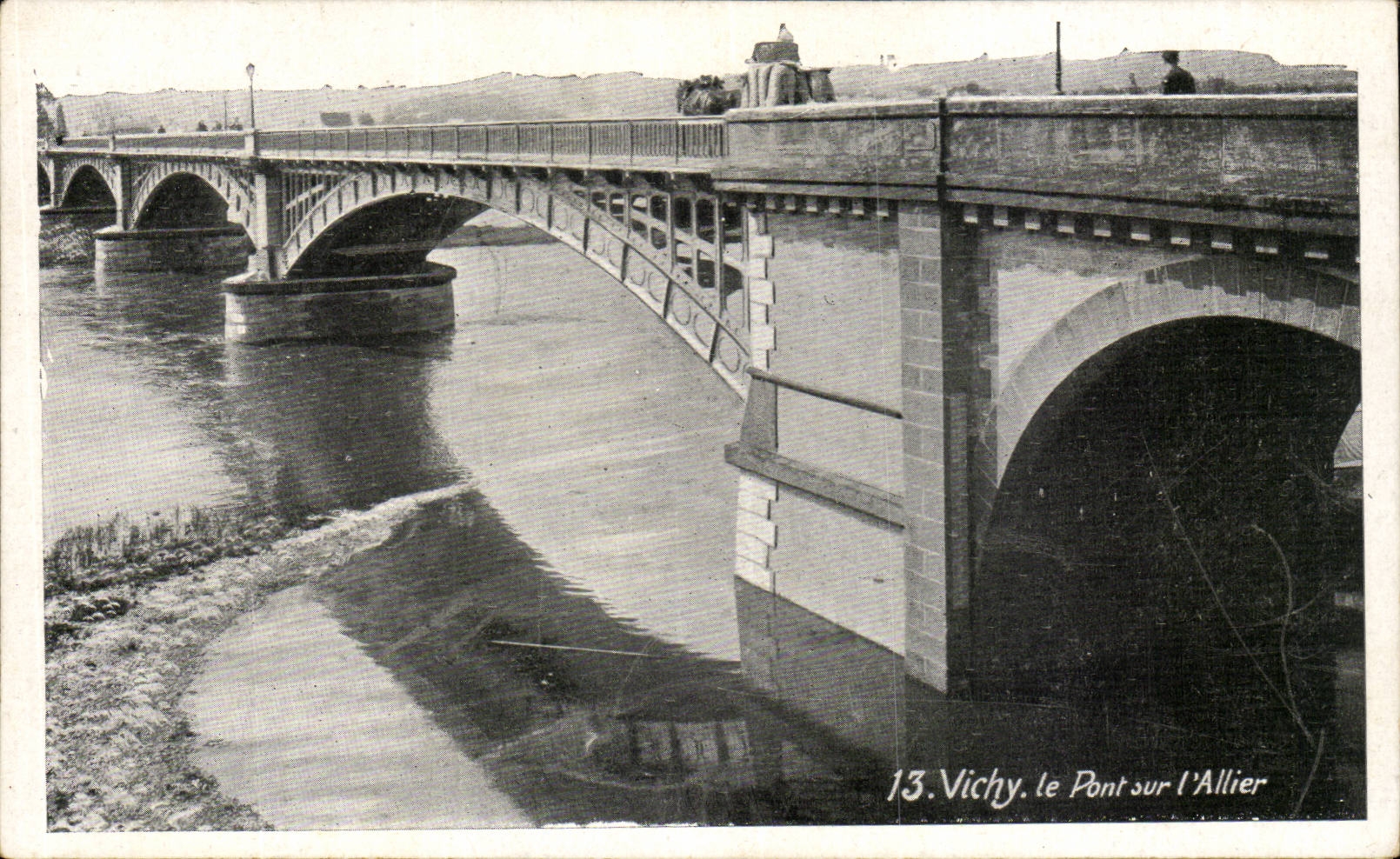 Vichy CPA the bridge on Allier