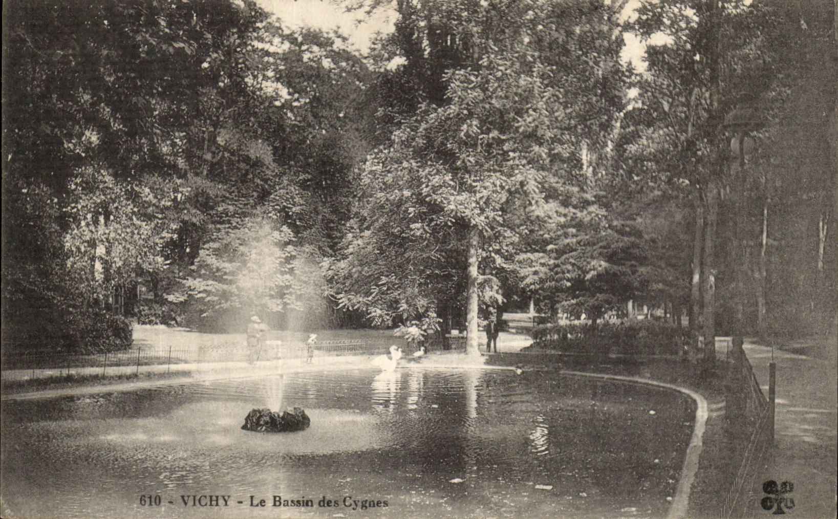 Vichy CPA the basin of the swans