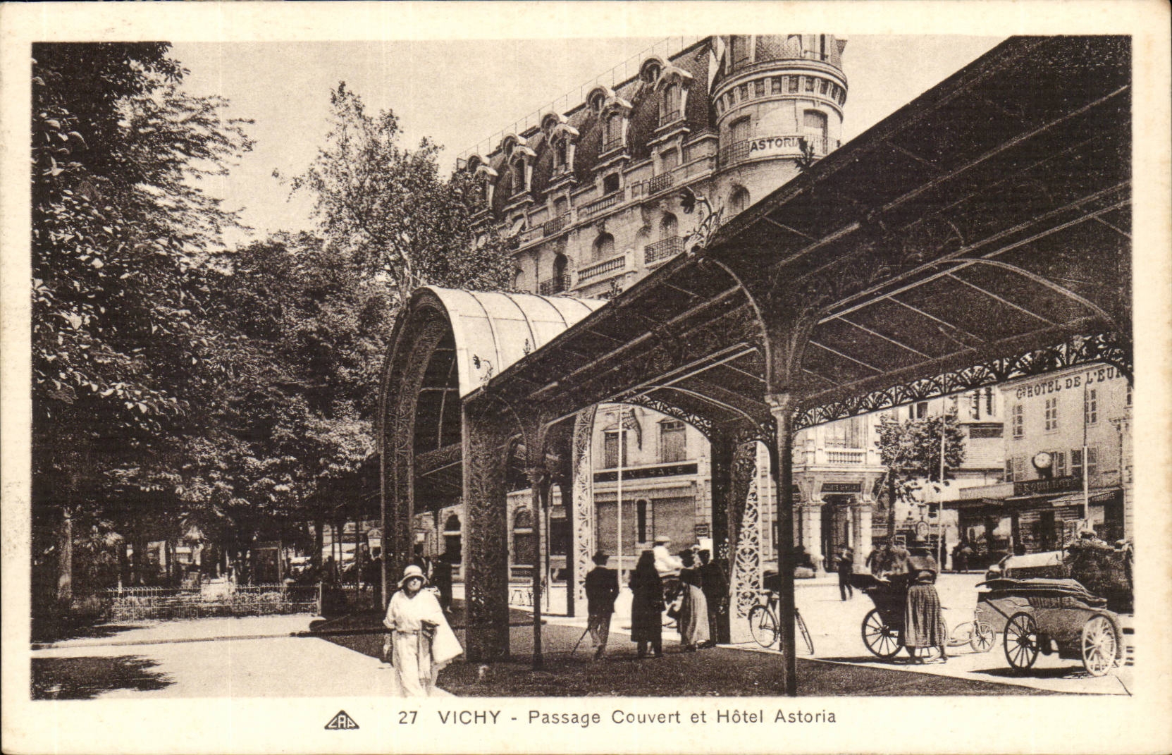 Vichy CPA Roofed passageway and Astoria Hotel