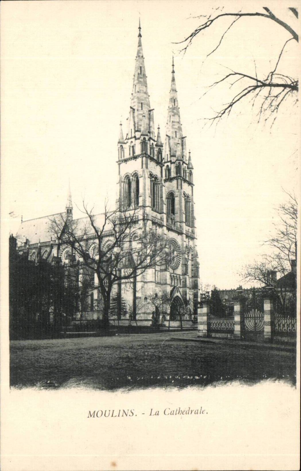 Moulins CPA the cathedral