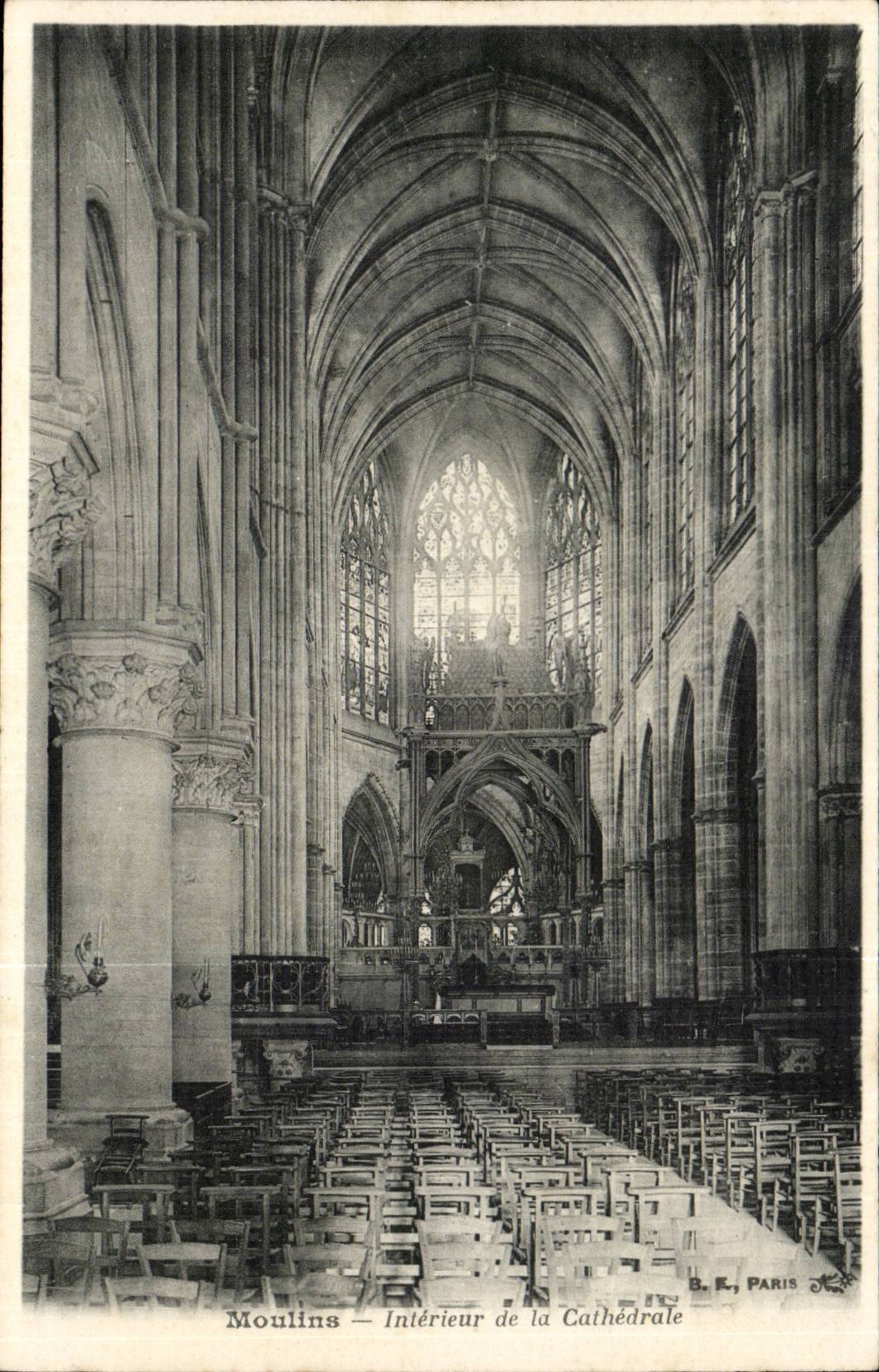 Moulins Interior CPA of the cathedral