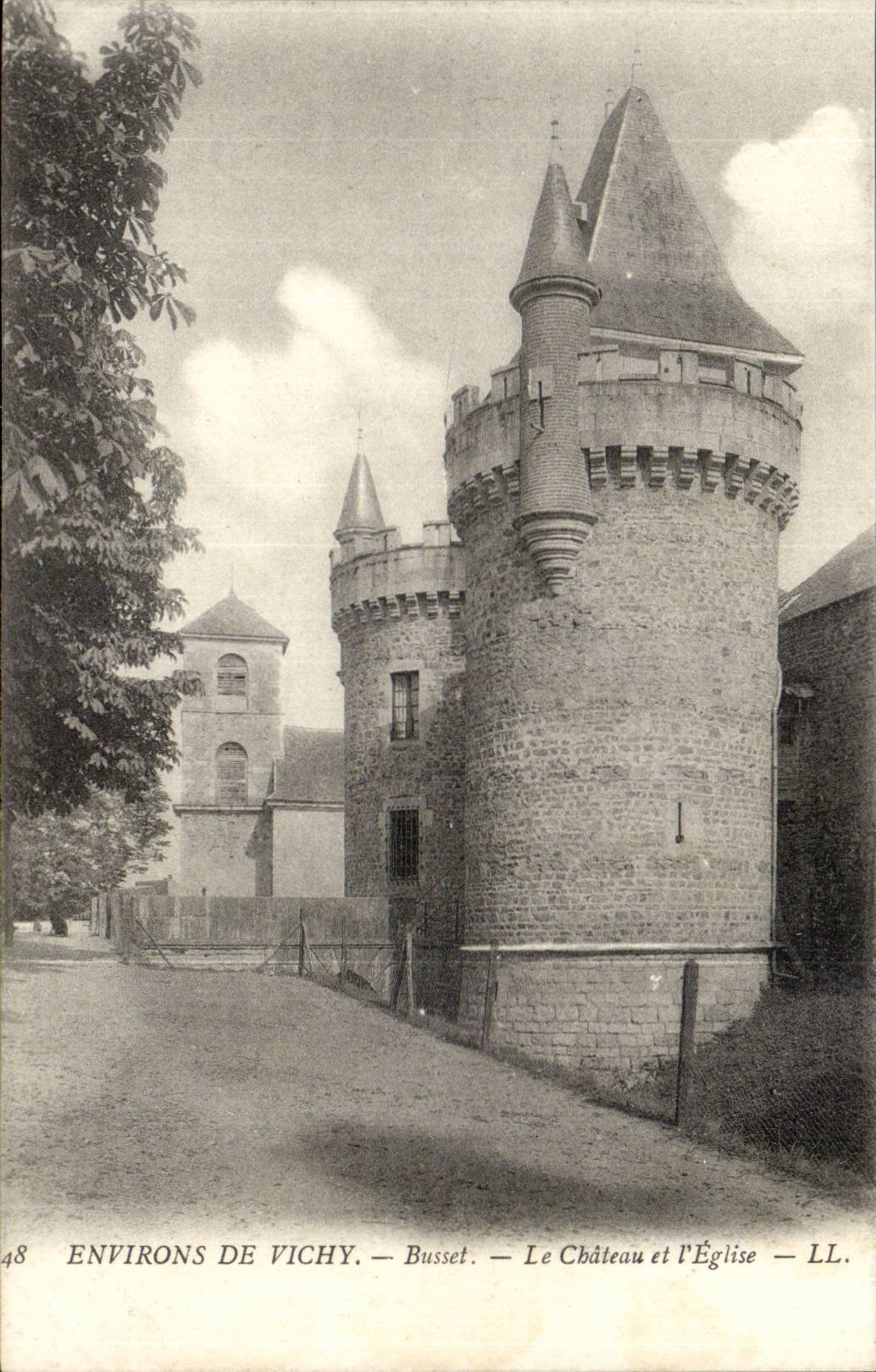Umlagerungen von Vichy CP Busset das Schloss und die Kirche