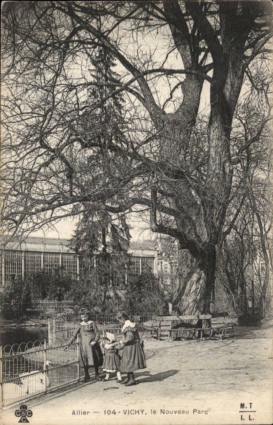 Vichy CPA the new park (children)