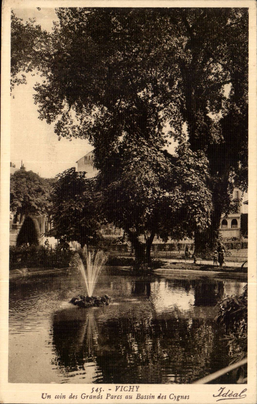 Vichy CPA a corner of the large parks to the basin of the swans