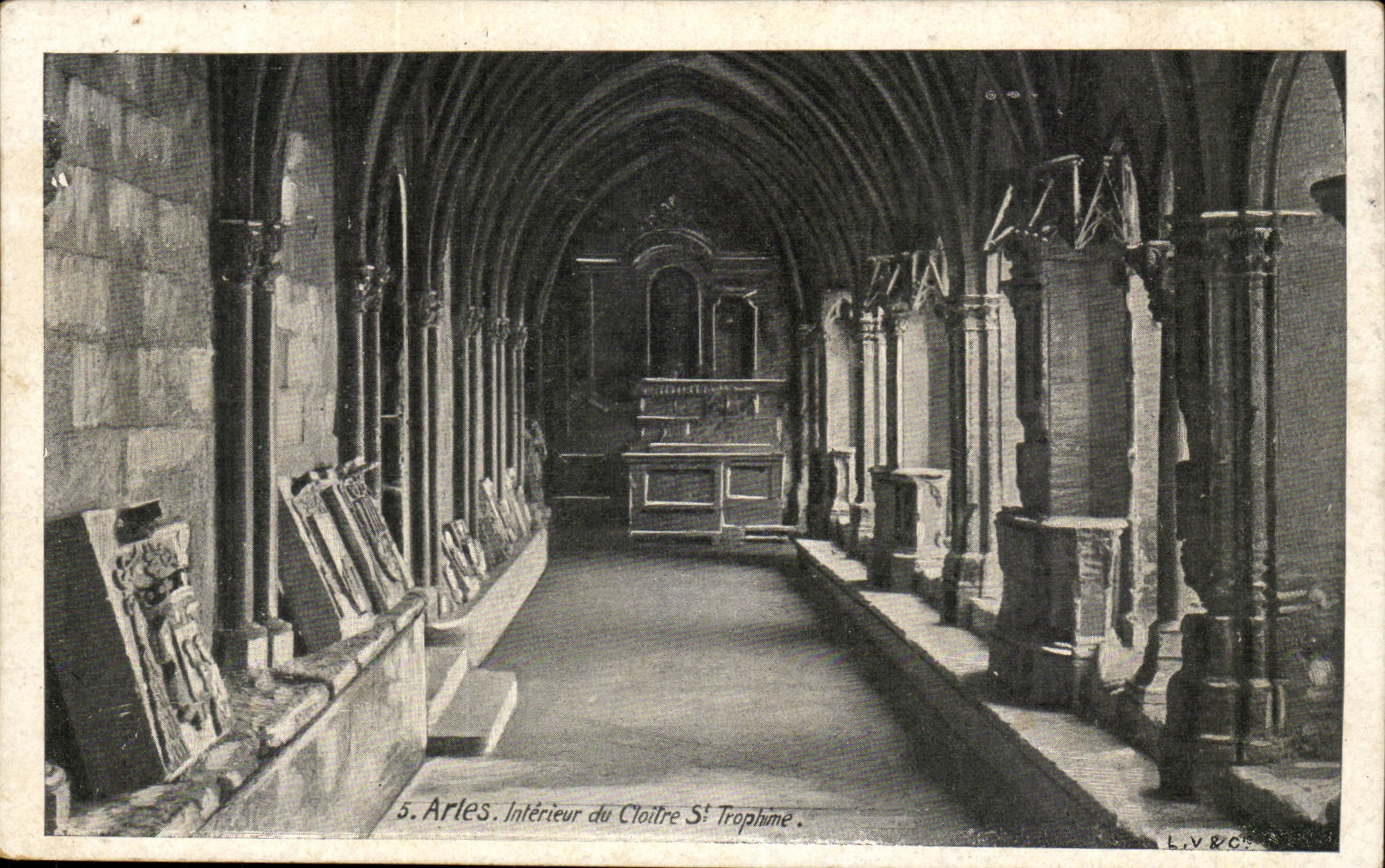Arles - Interior of Cloister Saint Trophime - CPA