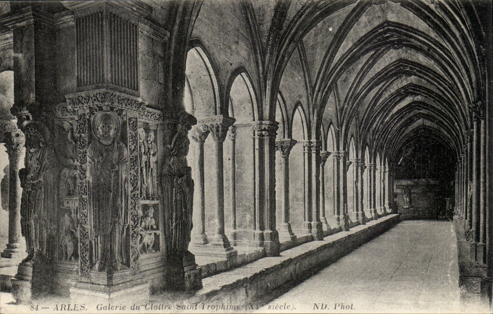 Arles - Gallery of the Cloister Saint Trophime - CPA