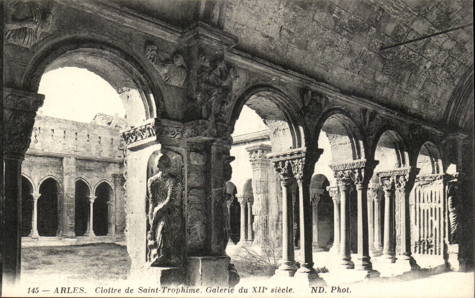 Arles - Gallery of the Cloister Saint Trophime - CPA