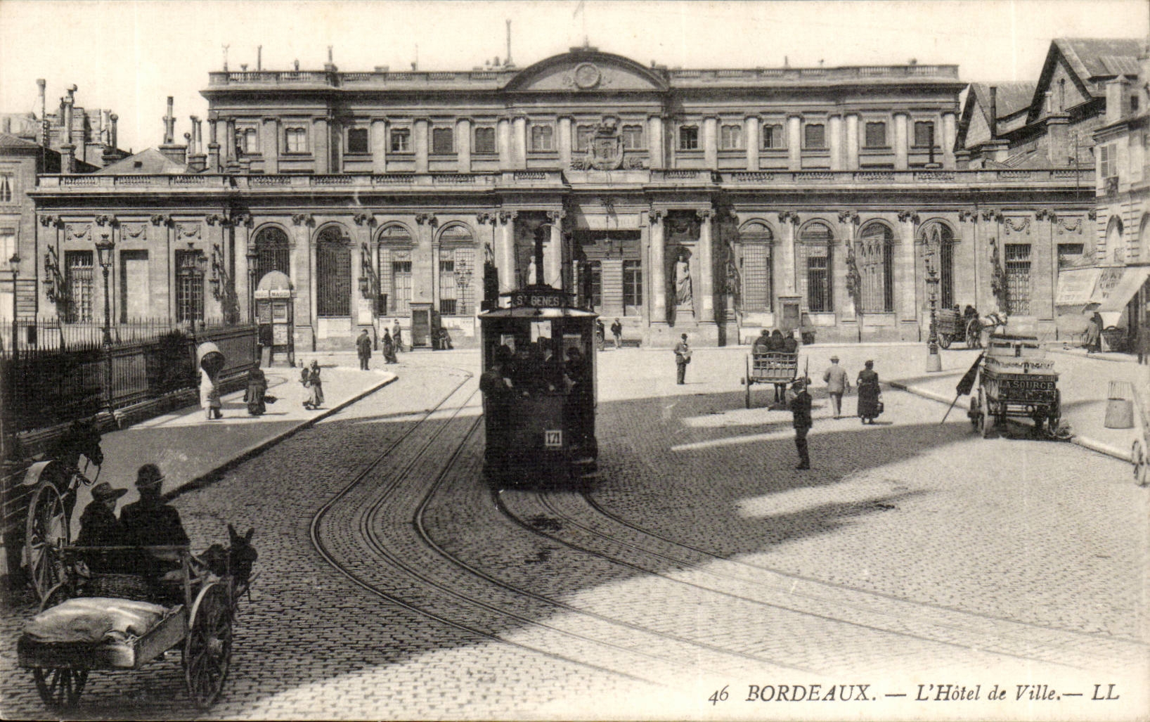 Bordeaux - the Town hall tram - CPA