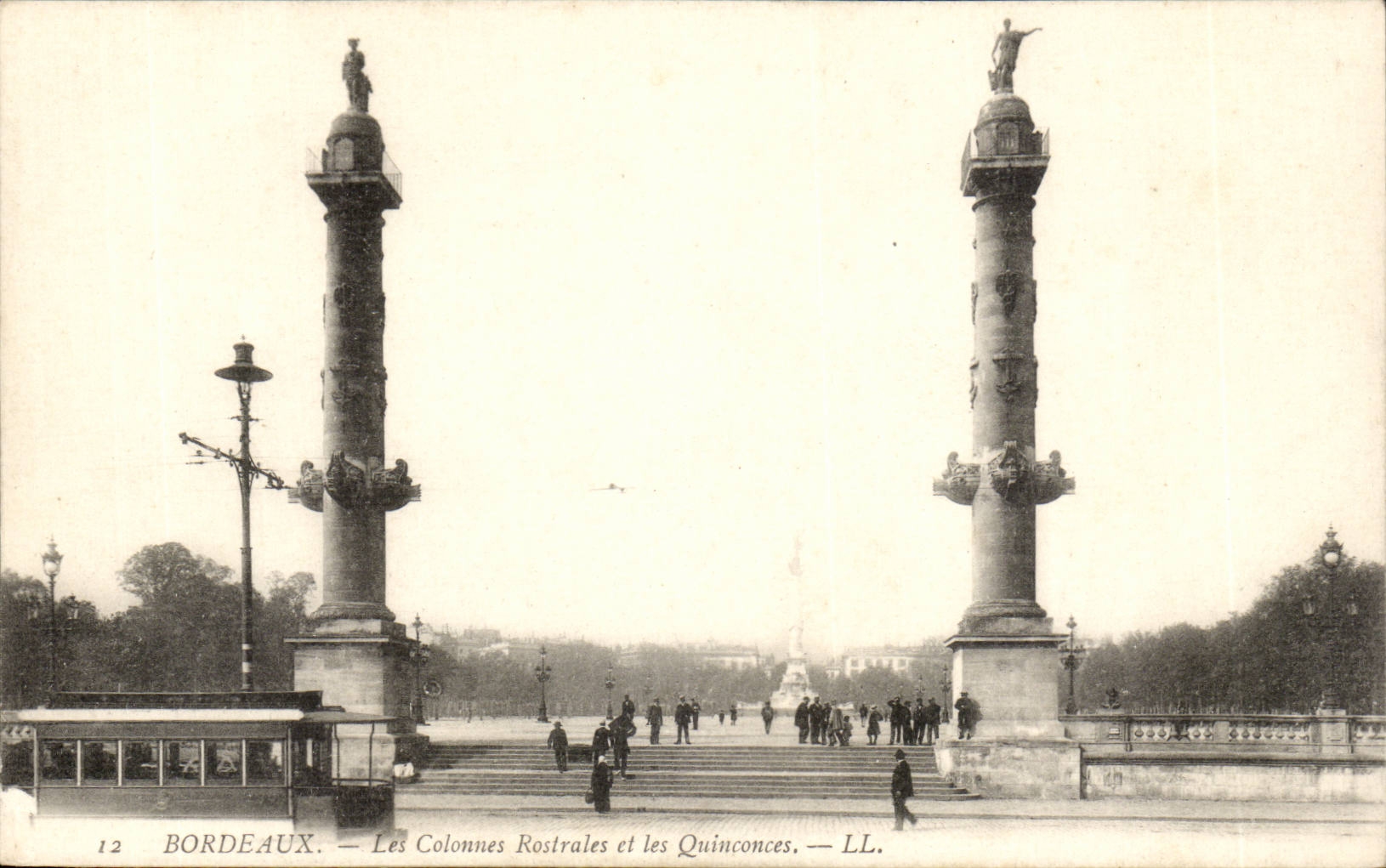 Bordeaux - the Rostrales Columns and Quincunxes - CPA