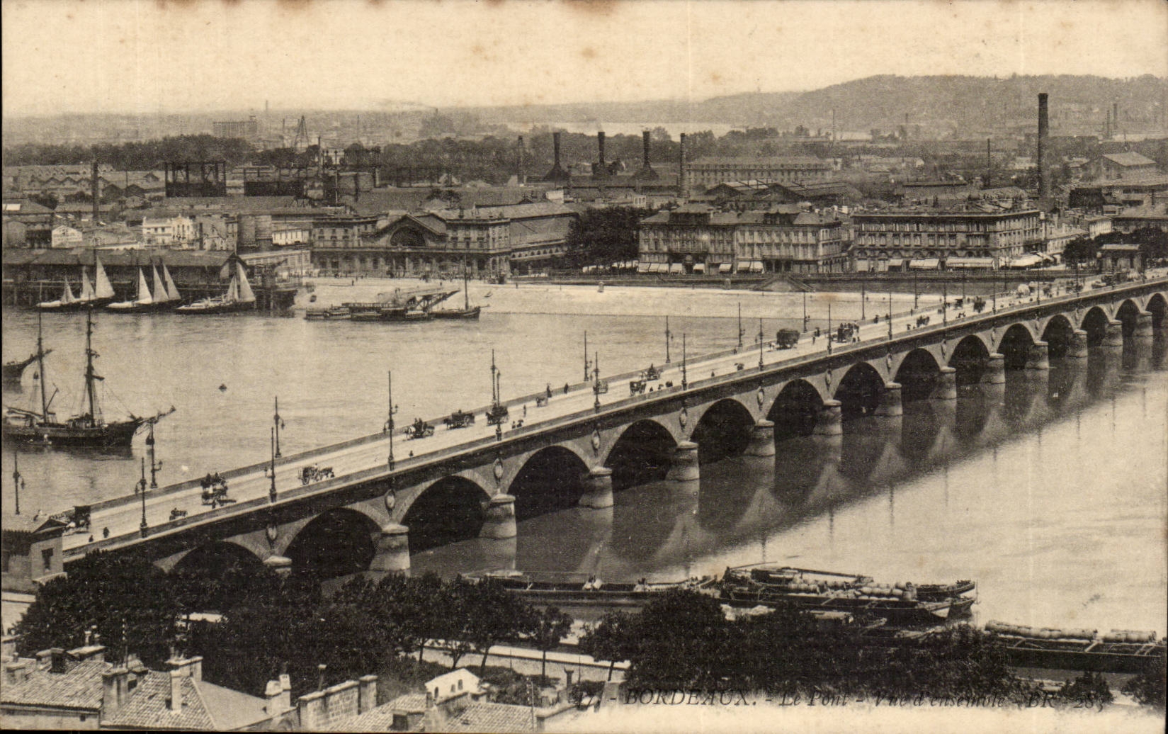 Bordeaux - bridge and boat - CPA