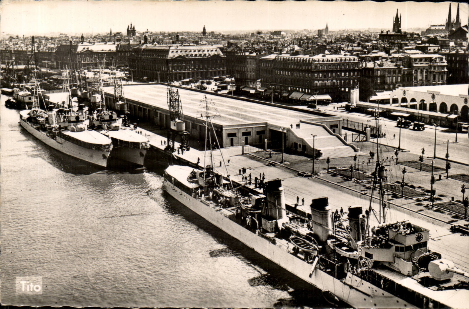 Bordeaux in the Plane - Port authority of Bordeaux Quays - CPA