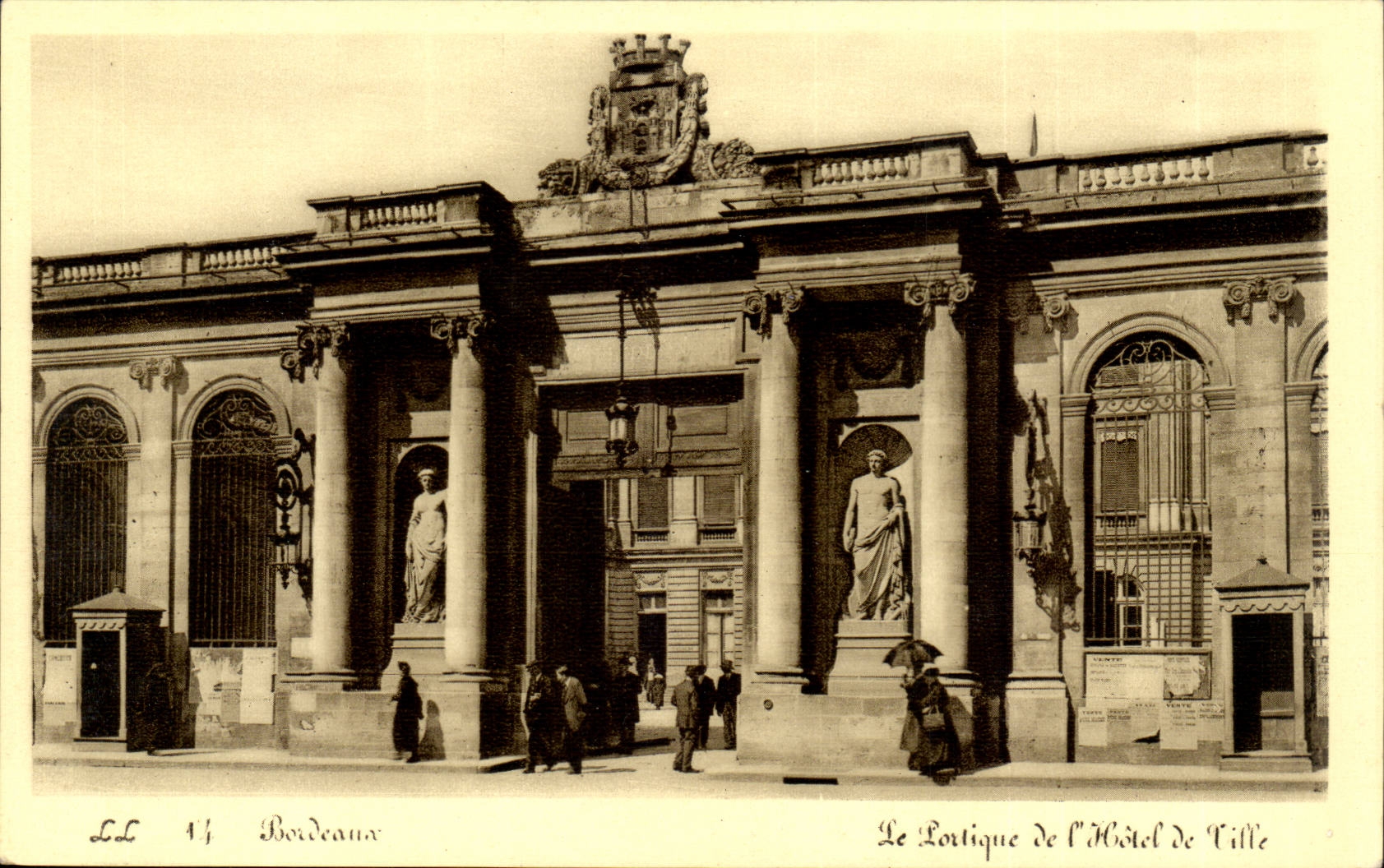 Bordeaux - the Gantry of the Town hall - CPA