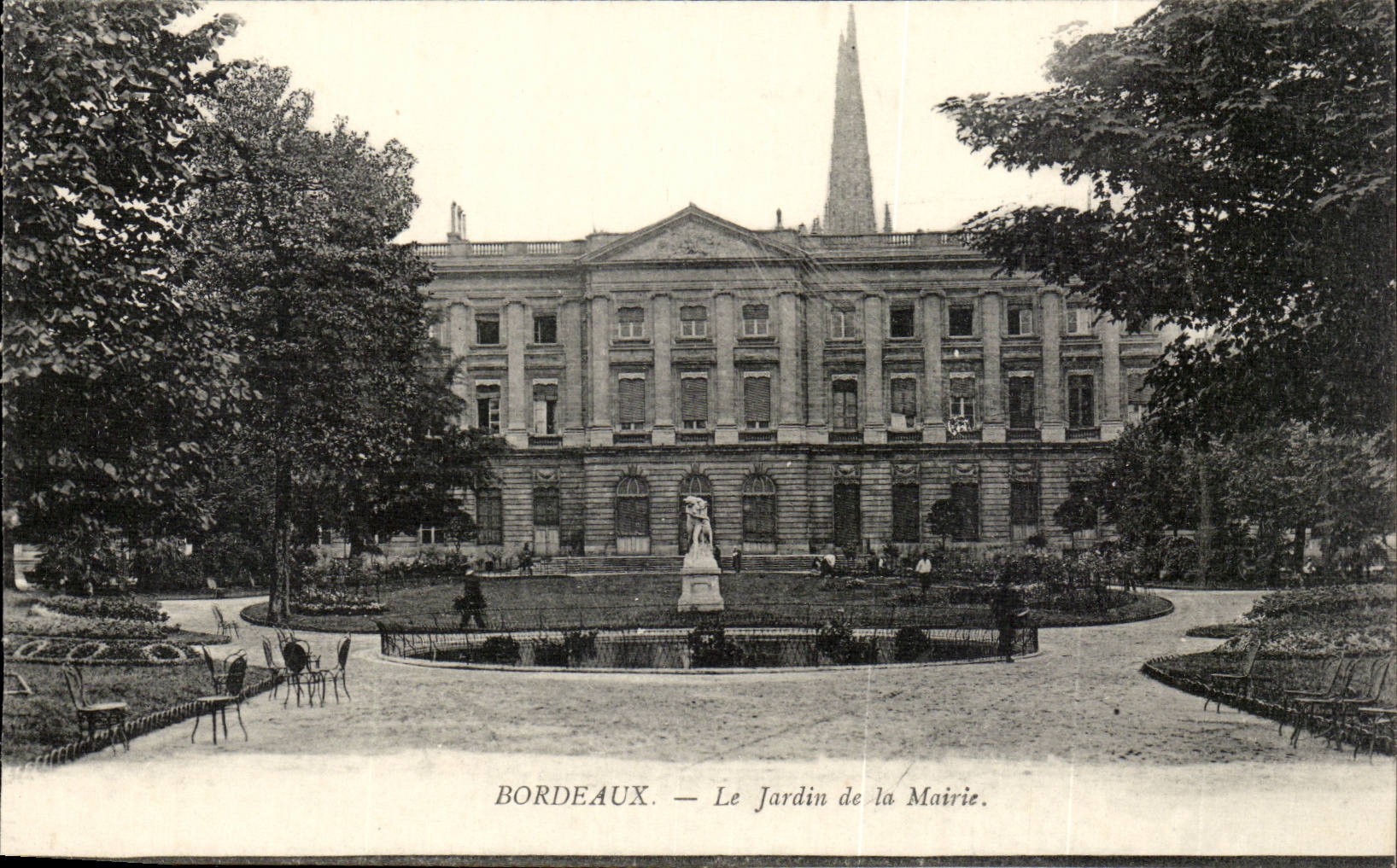 Bordeaux - the Garden of the Town hall - CPA
