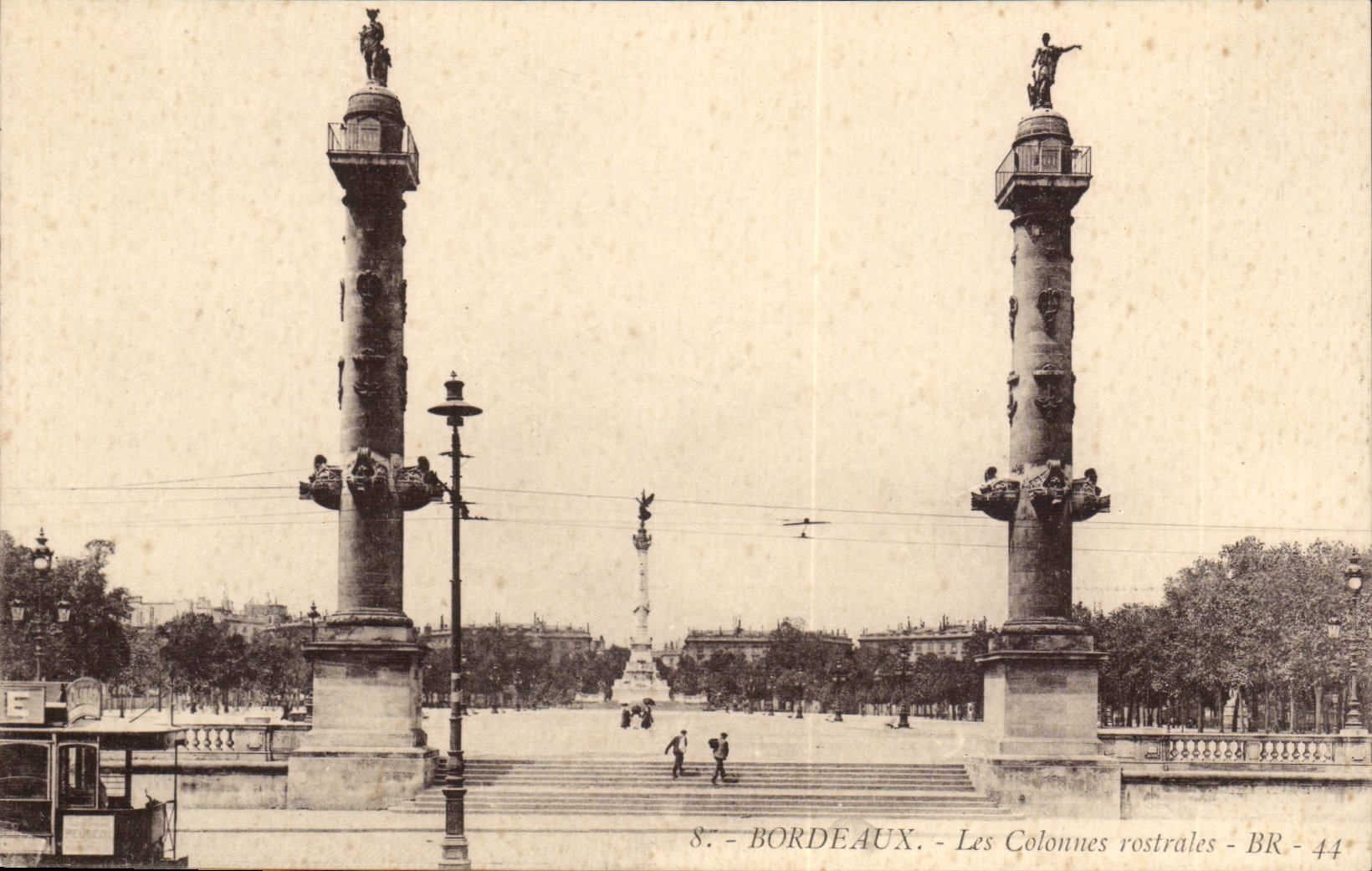 Bordeaux - the Columns rostales - CPA