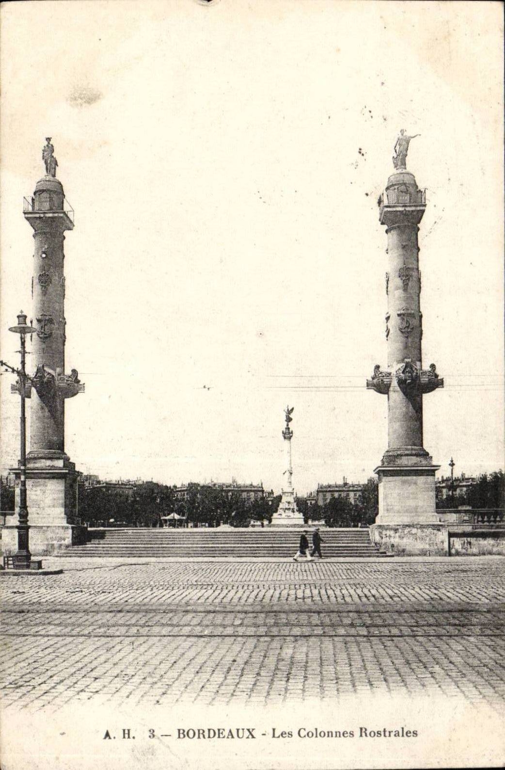 Bordeaux - the Rostrales Columns - CPA