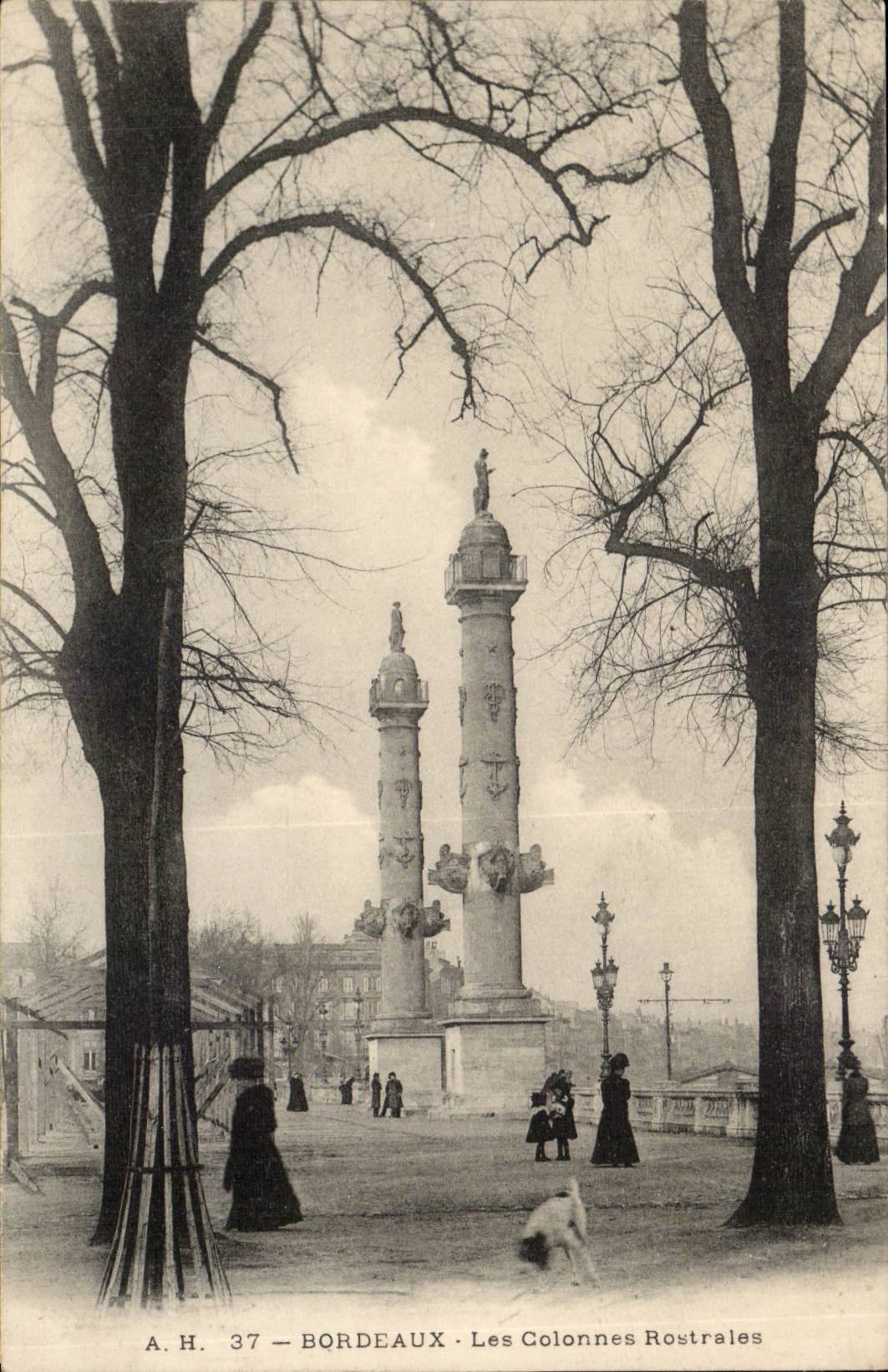 Bordeaux - the Rostrales Columns - CPA
