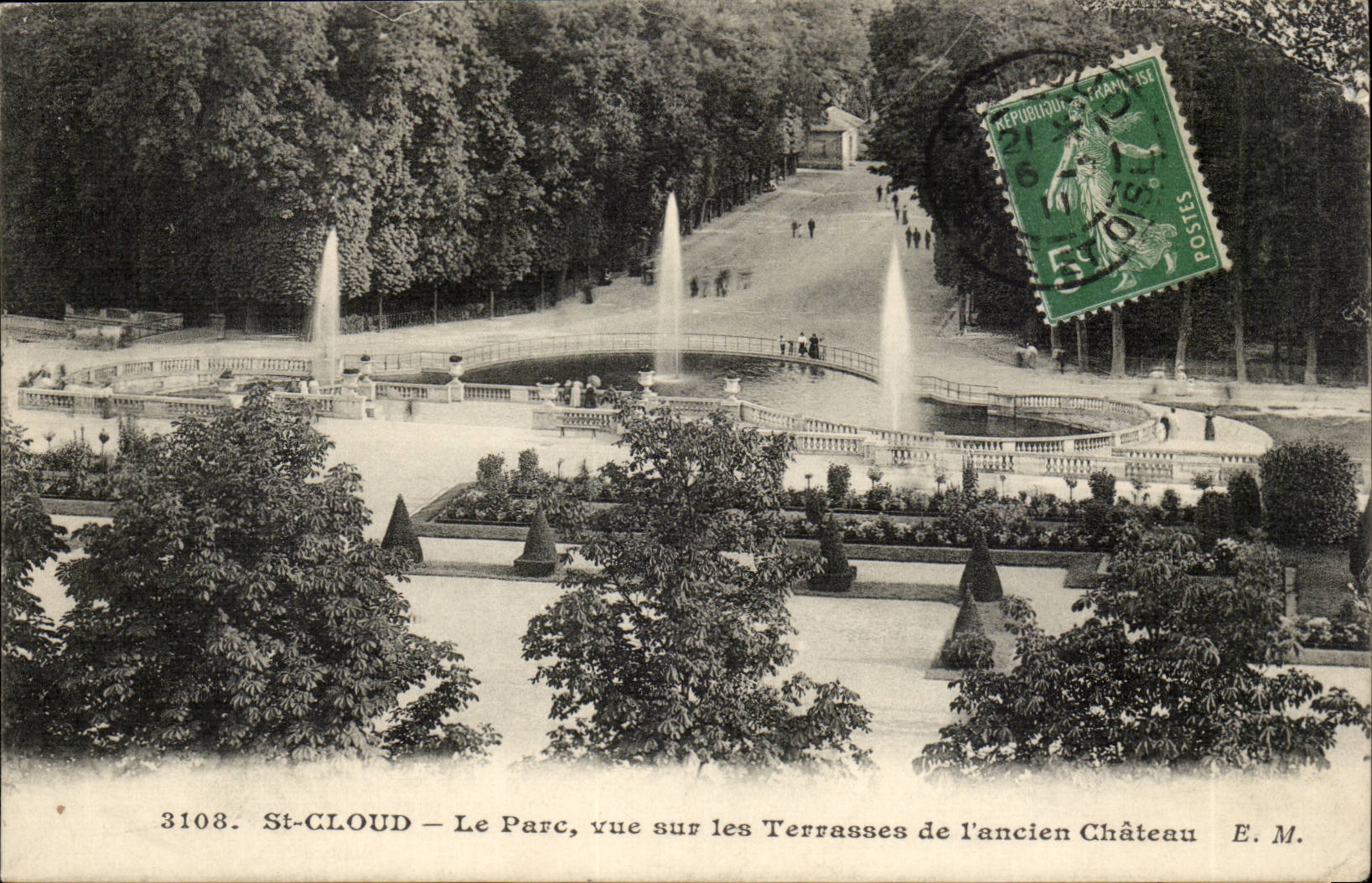 Saint Cloud CPA le parc vue sur les terrasses de l'ancien chateau