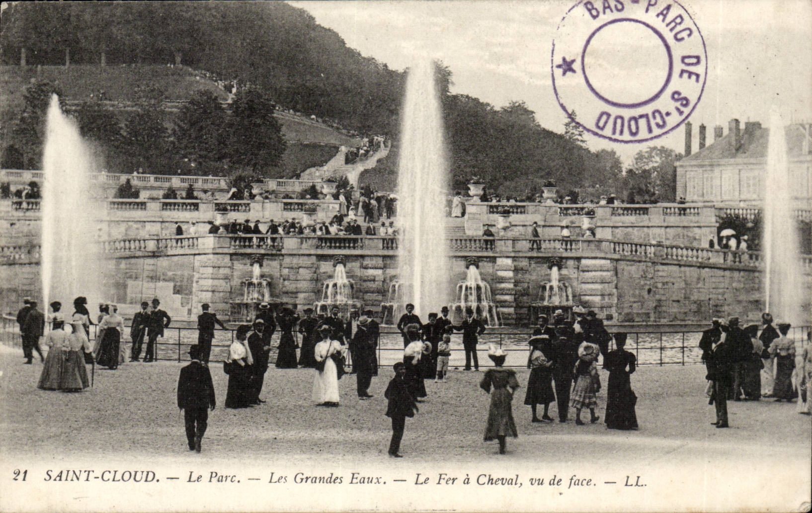 Saint Cloud CPA Le parc le fer a cheval vu de face