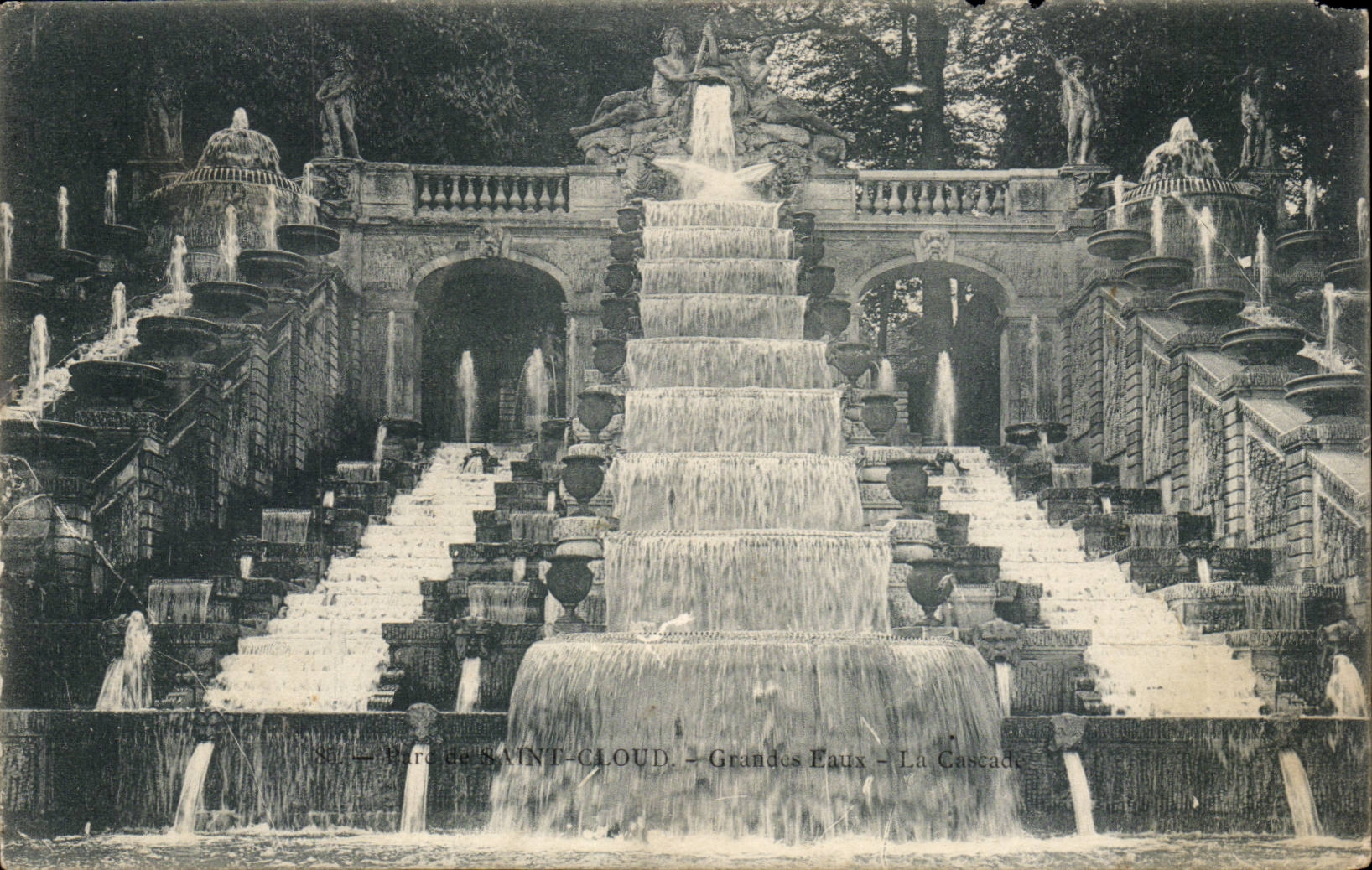 Saint Cloud CPA Grandes eaux La cascade