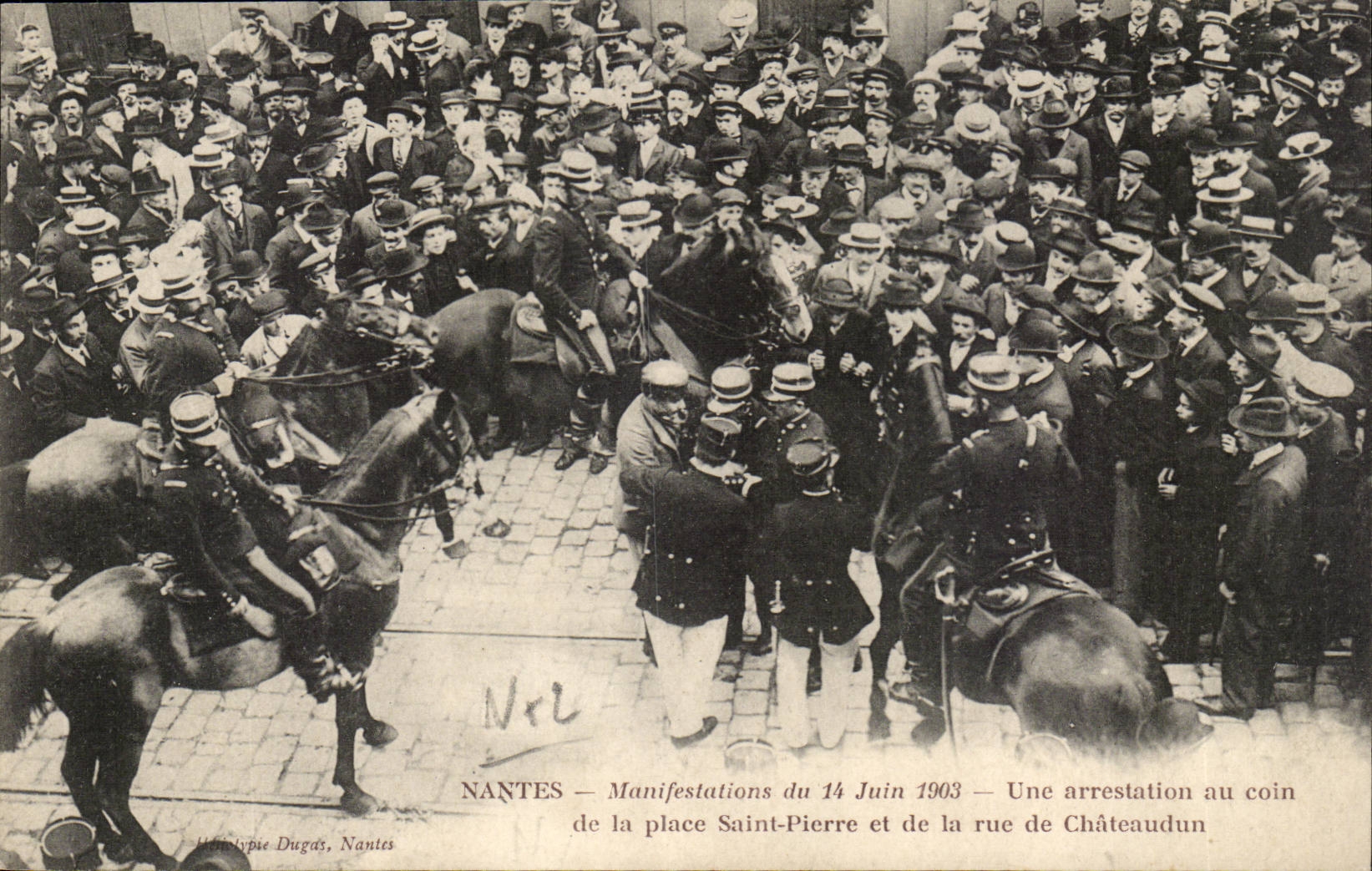 Nantes CPA Manifestations of June 14th 1903 an arrest to the Holy corner of the place Pierre and street Chateaudun TOP