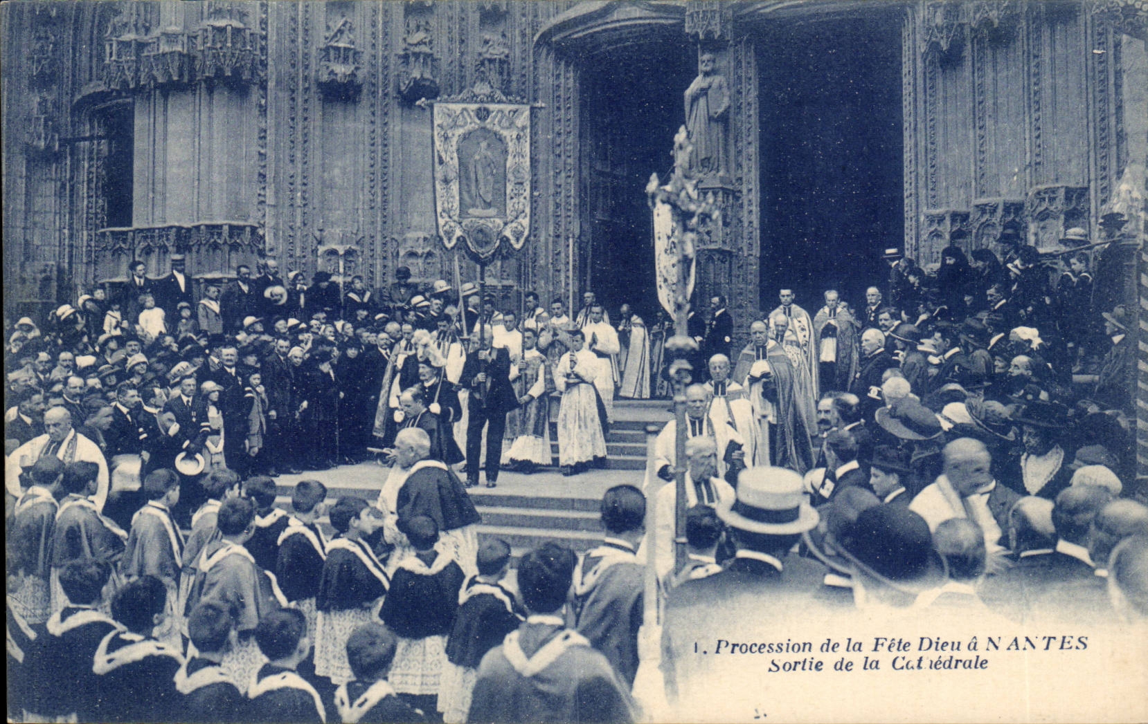 Nantes CPA the festival God has Nantes Procession Left the cathedral