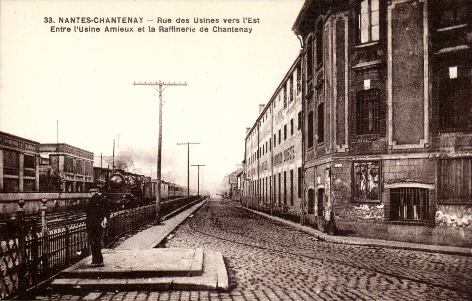 Nantes Chantenay CPA Rue of the factories towards the east Enters the Amieux factory and the refinery of Chantenay (station train) TOP