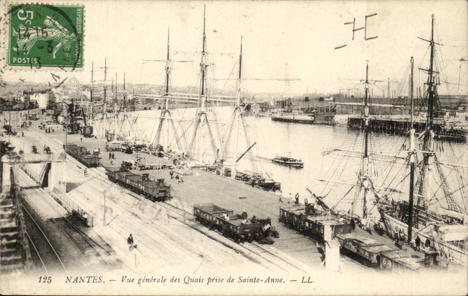 Nantes CPA View of the quays taken of Sainte Anne