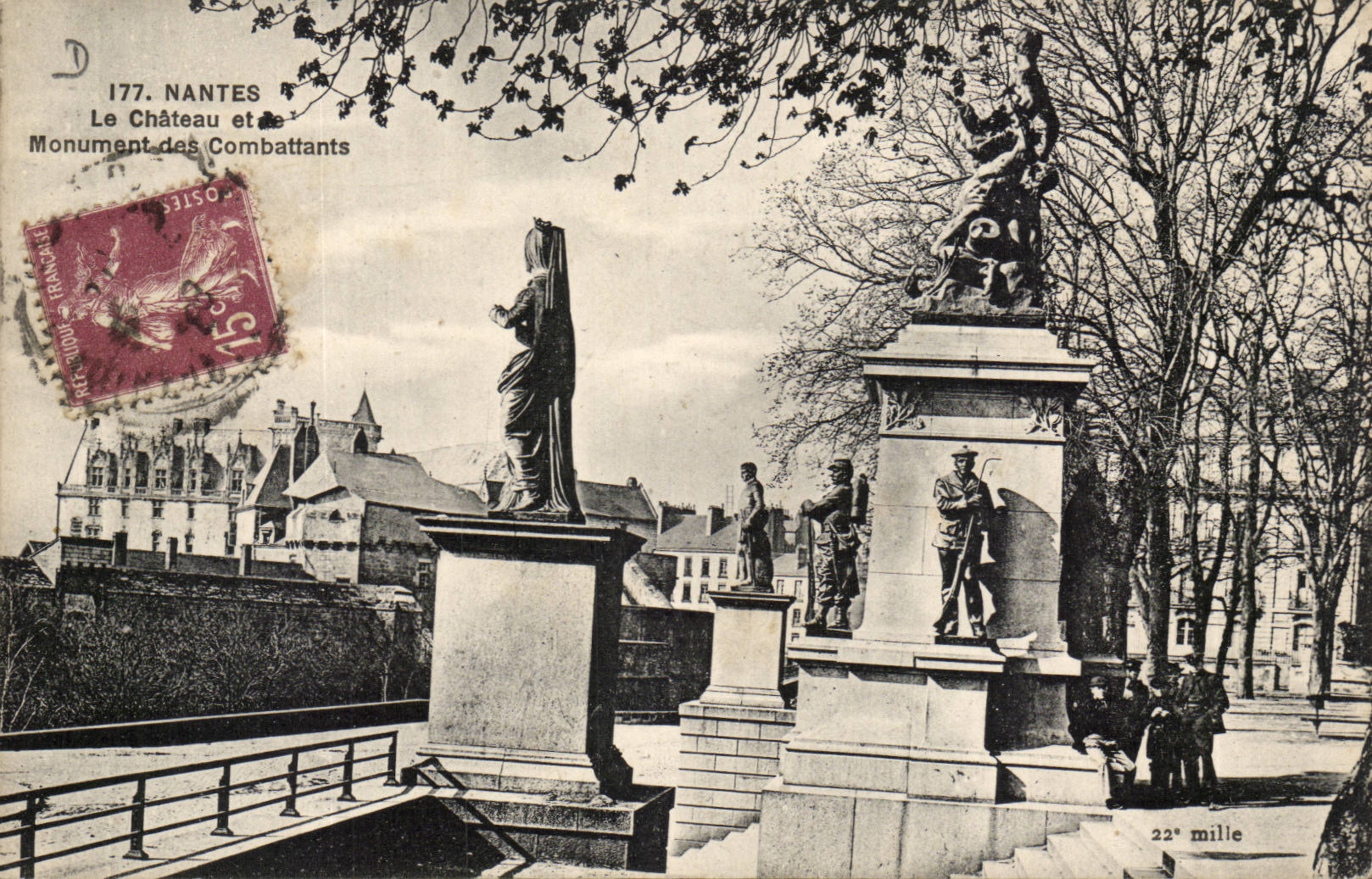 Nantes CPA the castle and the monument of the combatants