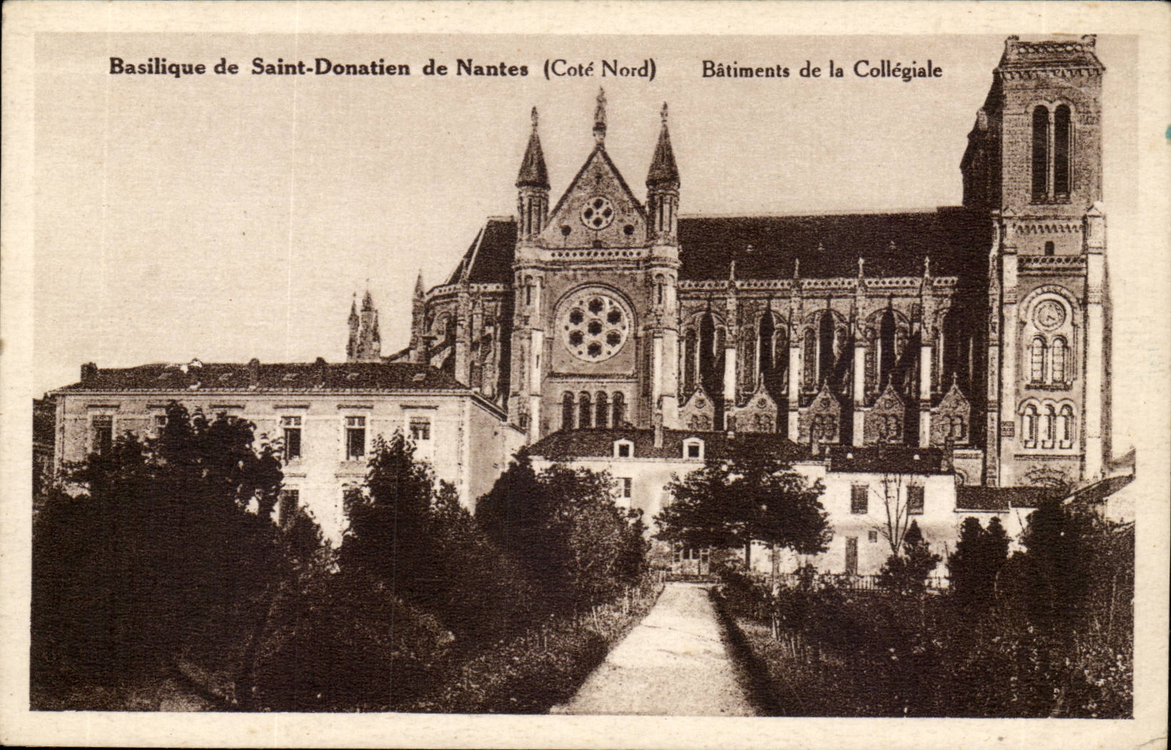 Nantes CPA Basilica of Saint Donation of Nantes Buildings of the collegial one