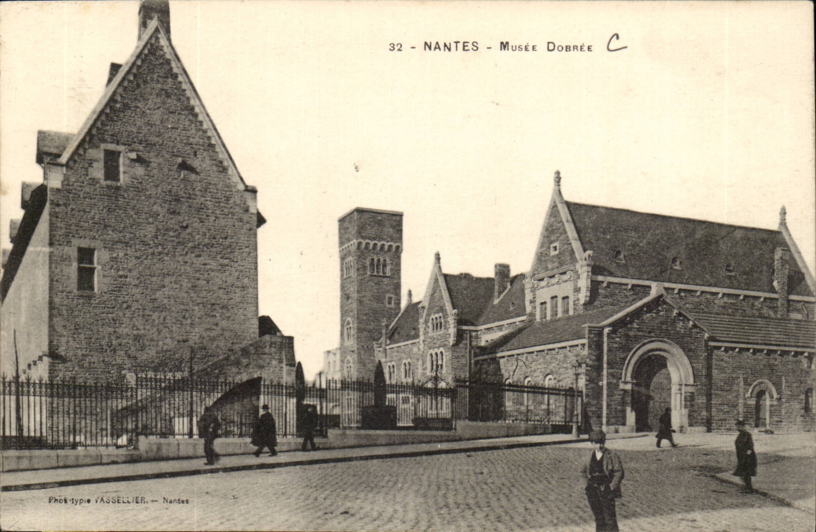 Nantes CPA Dobree Museum