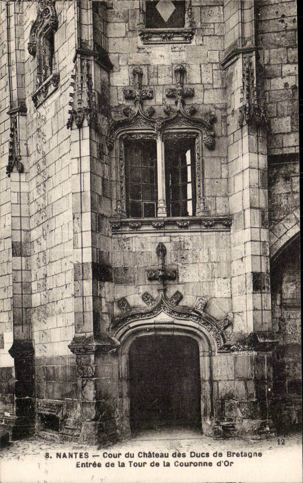 Nantes CPA Court of the castle of the dukes of Brittany Entrance of the tower of the gold crown