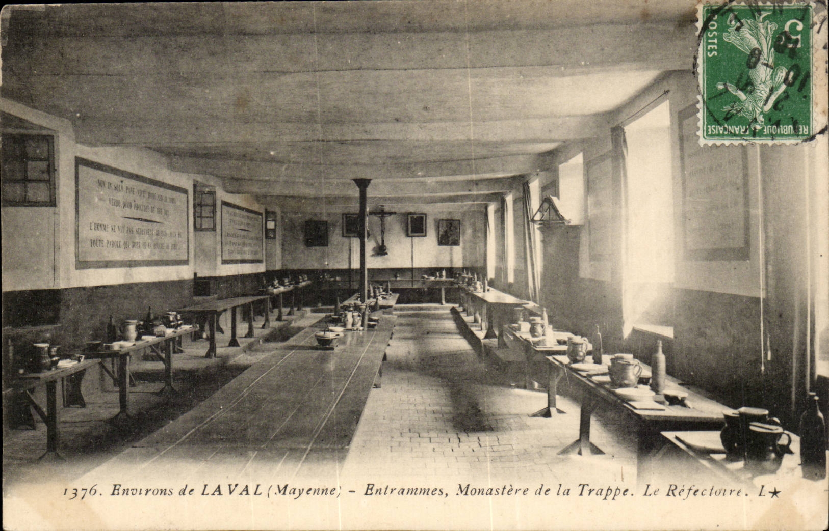 CPA Surroundings of Laval Entrammes onastere of the trap door the refectory