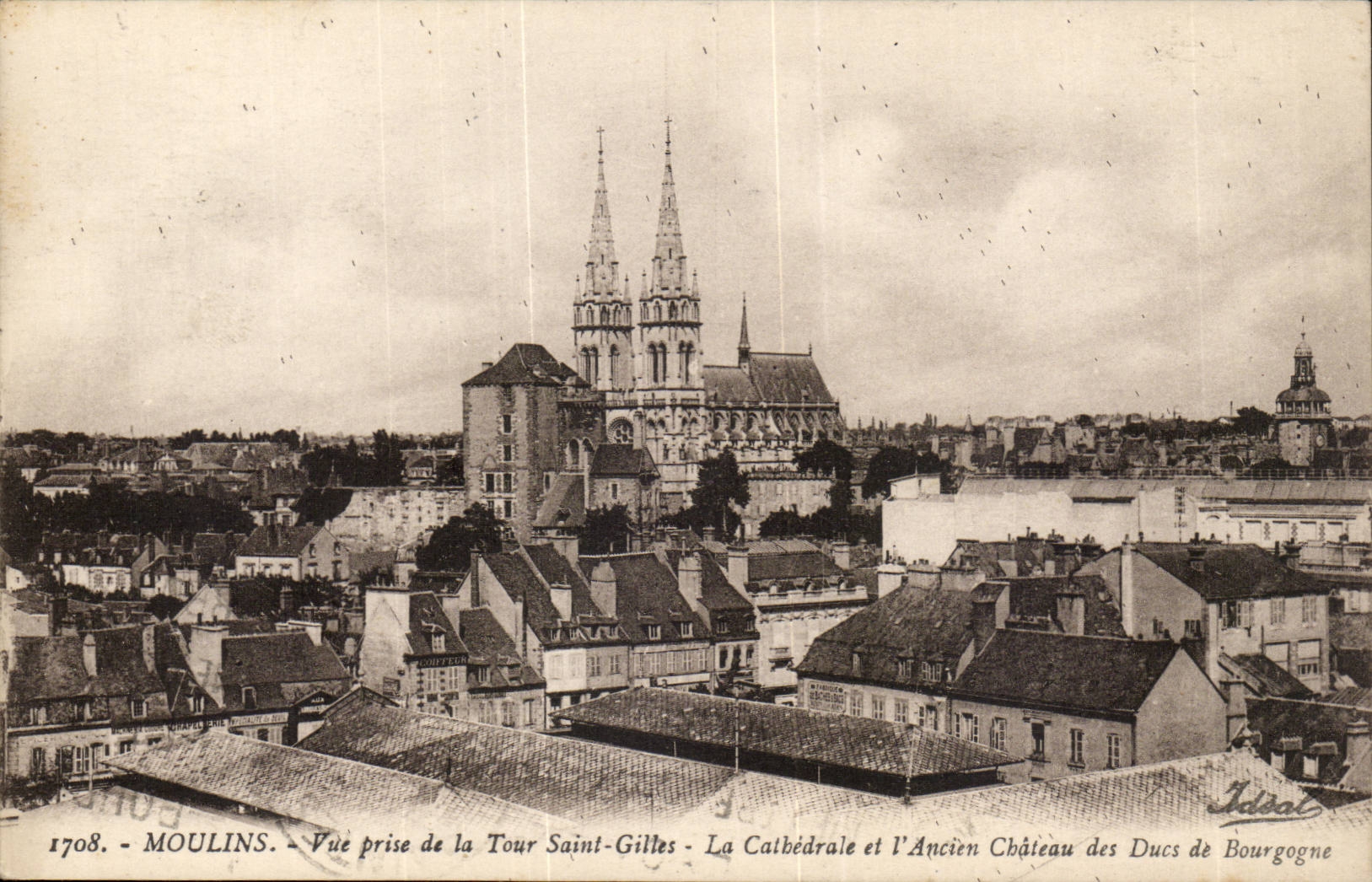 CPA Moulins Seen from of the tower Saint Gilles the cathedral and old the chaetau of the Dukes of Burgundy