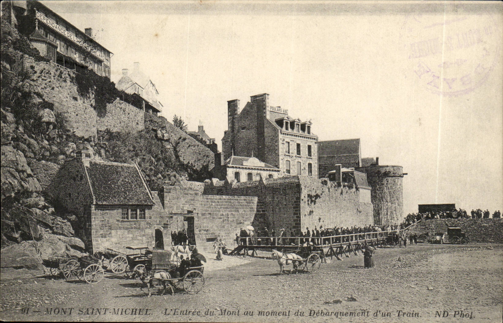 Mont Saint Michel CPA L Entering of the Mount at the time of the unloading D a train