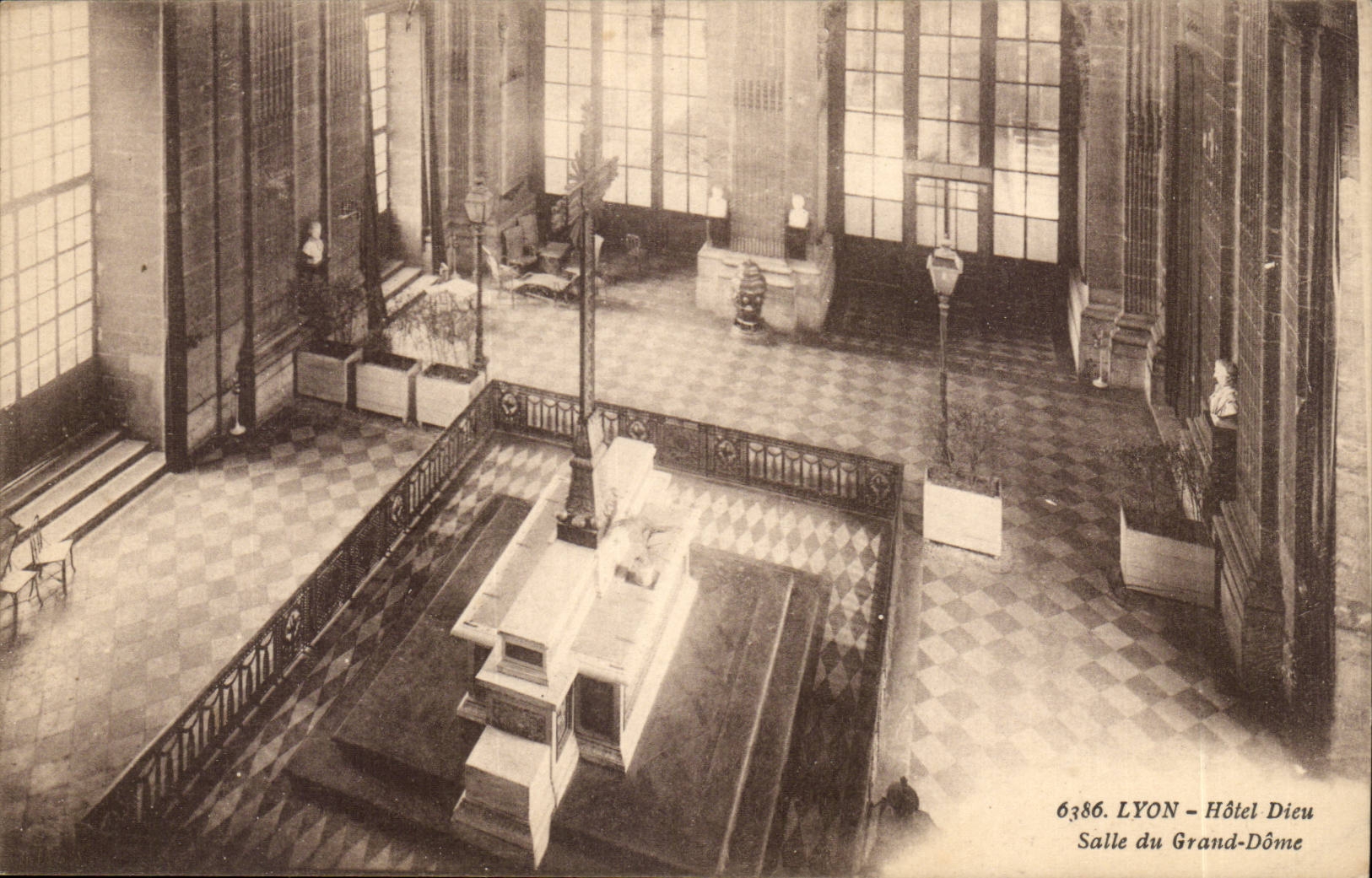 Lyon CPA Hotel God Room of the Large Dome