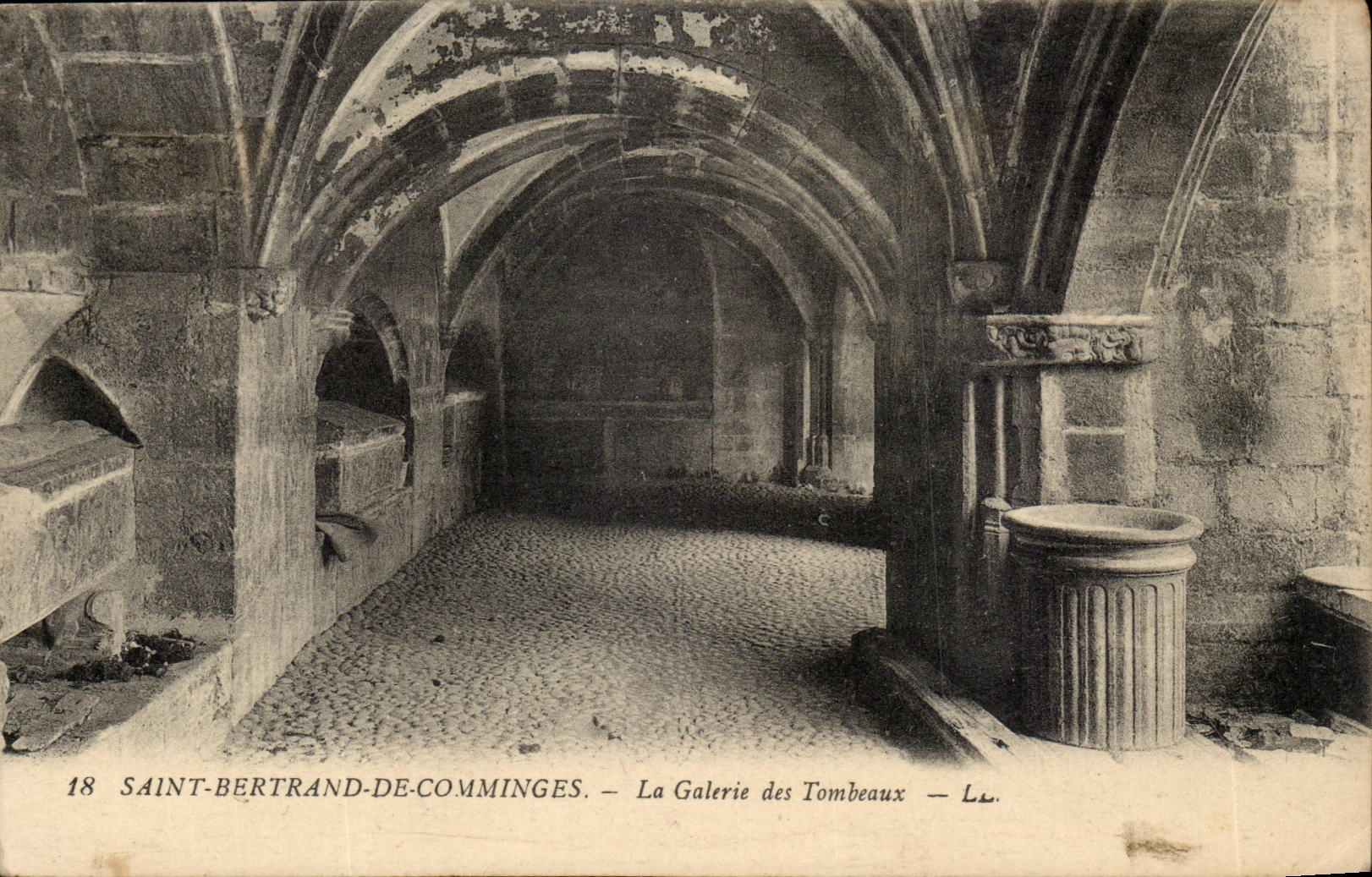 Saint Bertrand de Comminges CPA the gallery of the tombs (Morandiere)