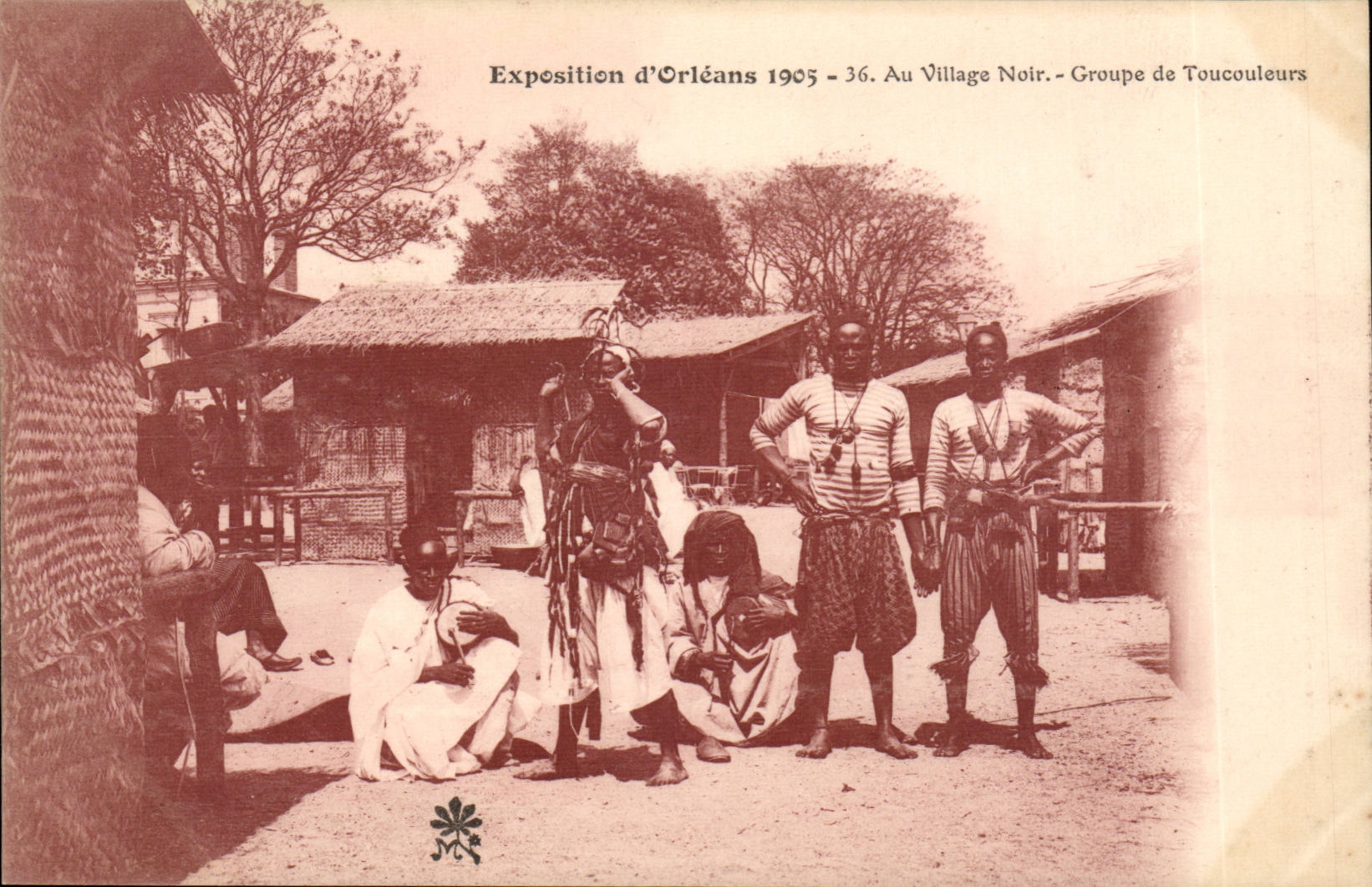 CPA Exposition d'Orleans 1905 Au village noir Groupe de Toucouleurs TOP (Afrique Africa petits metiers musique)