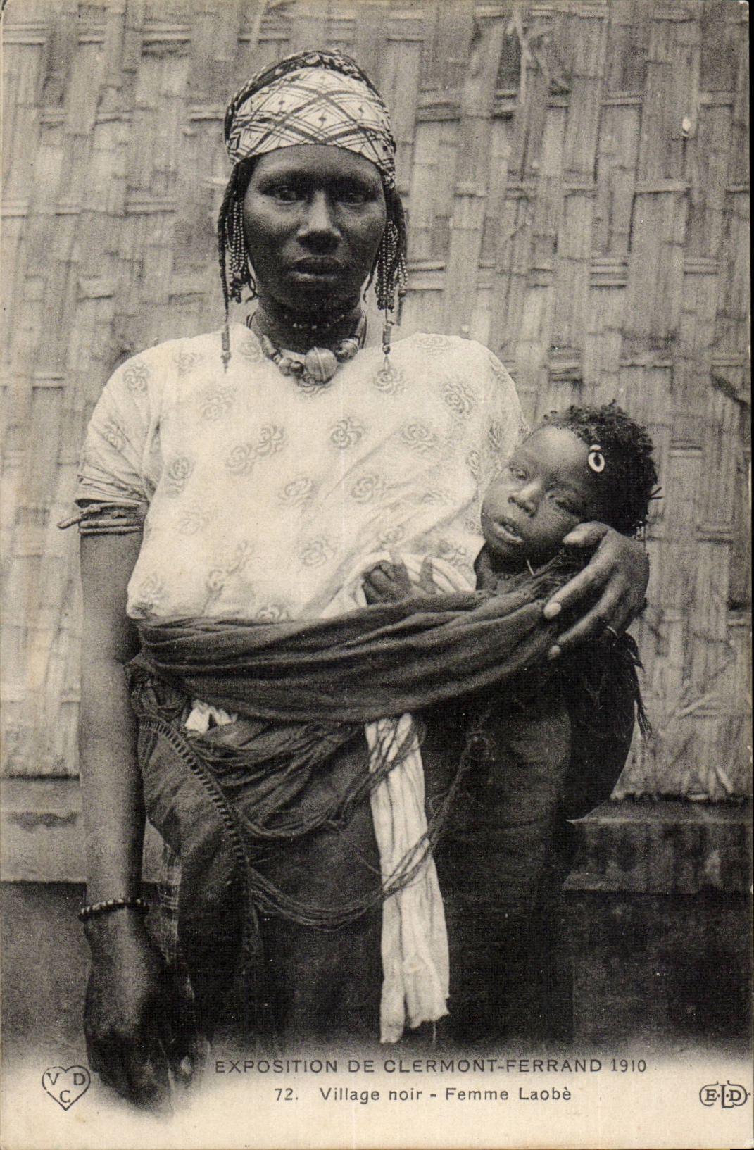 CPA Exposition de Clermont Ferrand 1910 Village noir Femme Laobe