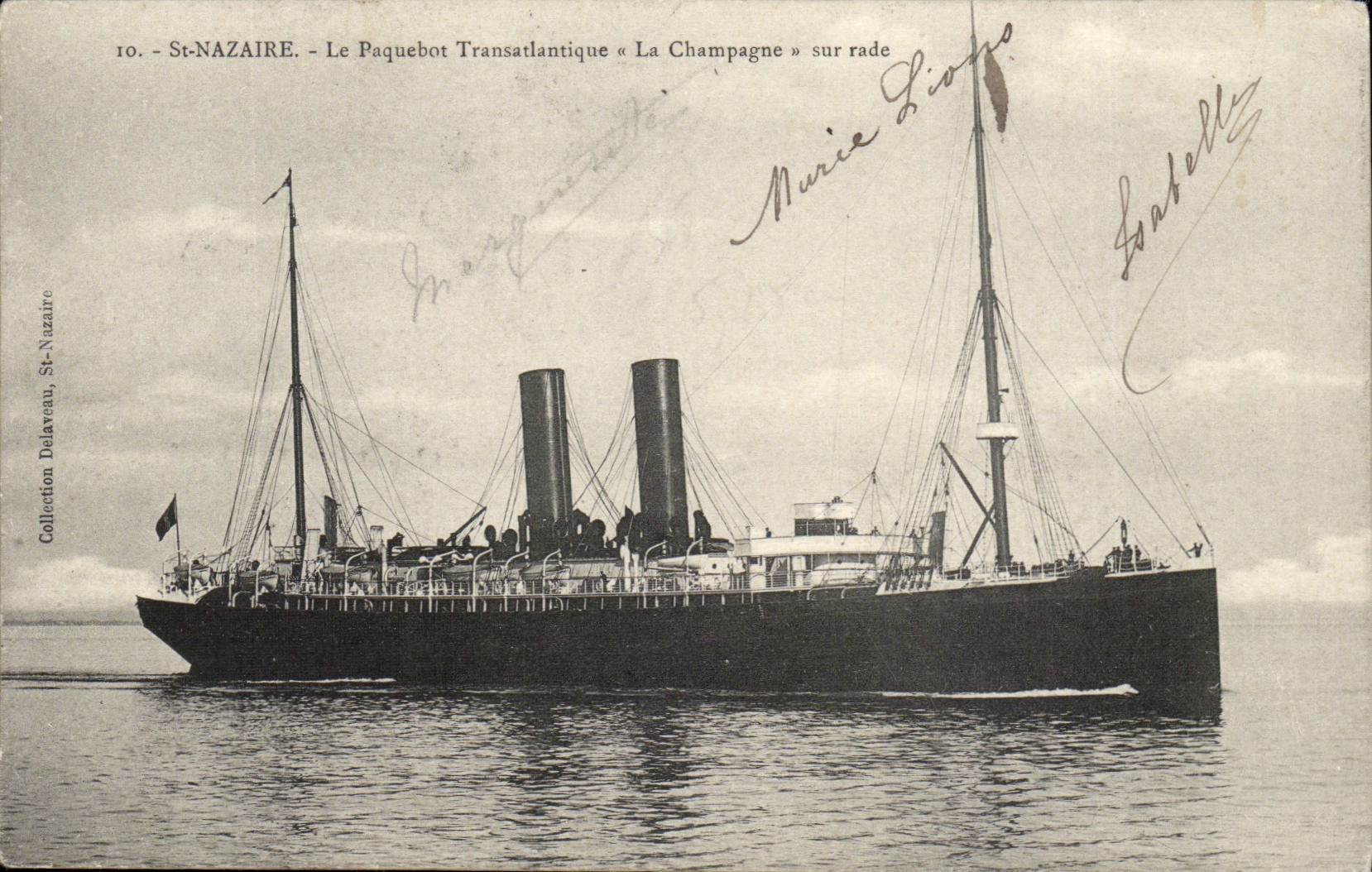 CPA Saint Nazaire the transatlantic liner Cahmpagne on roads (steamer)